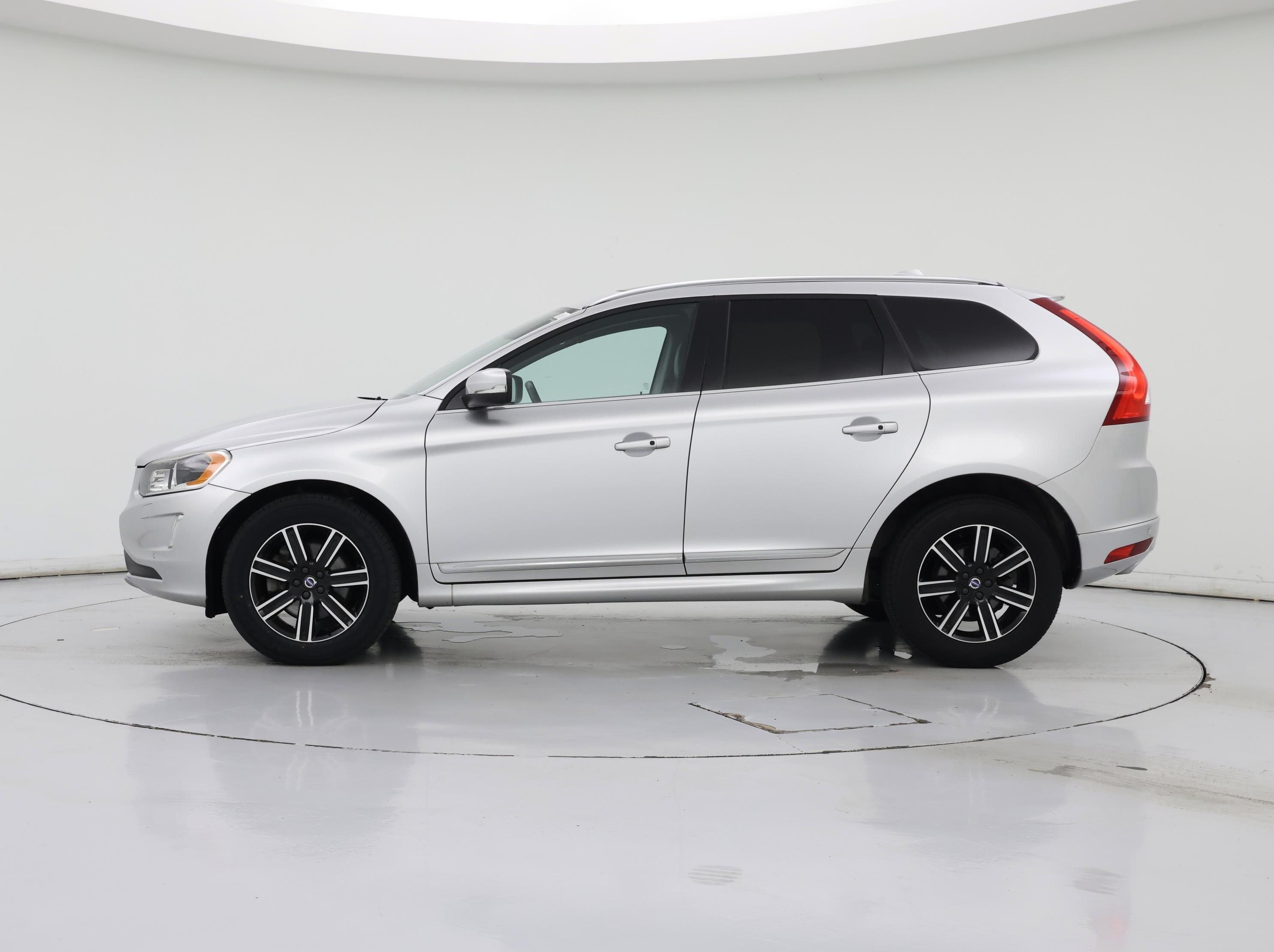 Thumbnail: 2017 Volvo XC60 - 3