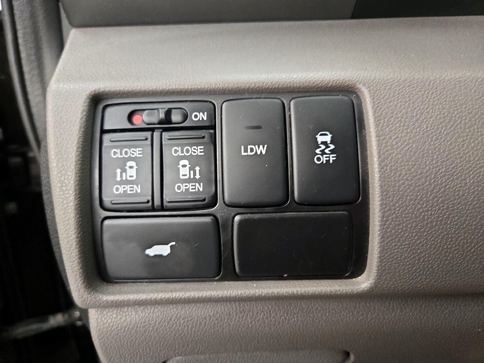 Thumbnail: 2015 Honda Odyssey - 13