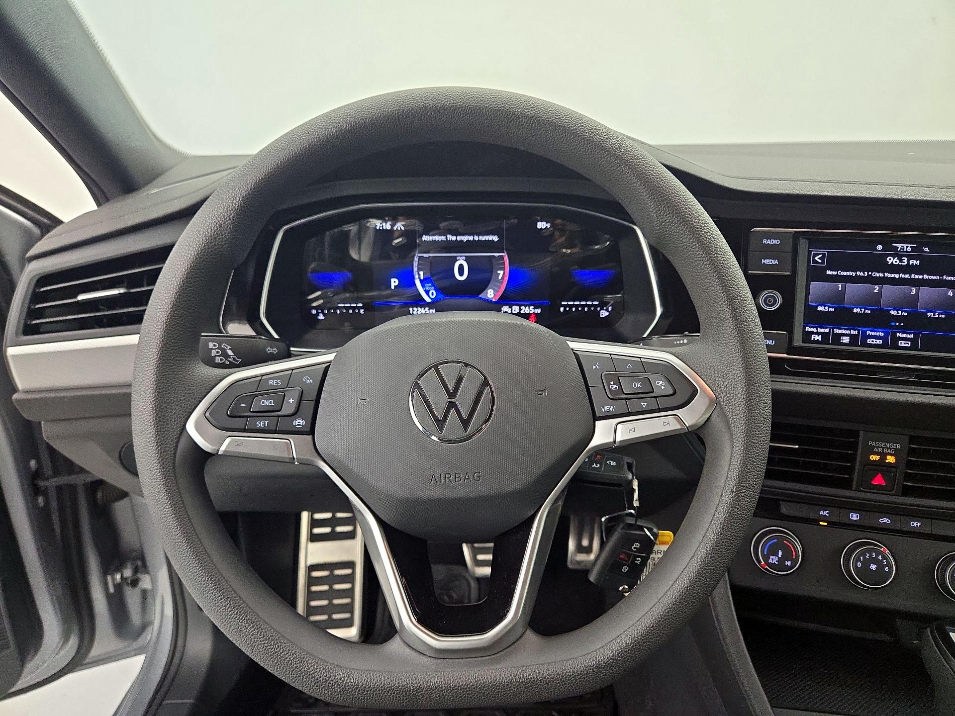 Thumbnail: 2023 Volkswagen Jetta - 10