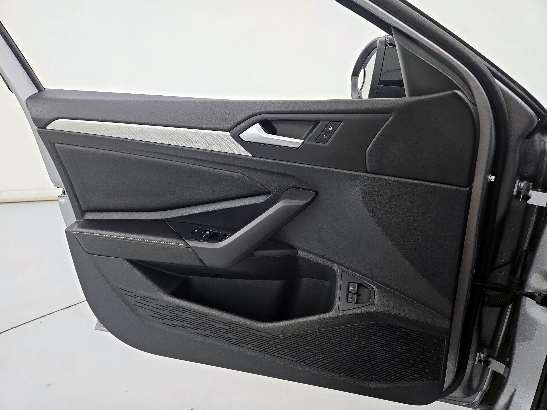 Thumbnail: 2023 Volkswagen Jetta - 12