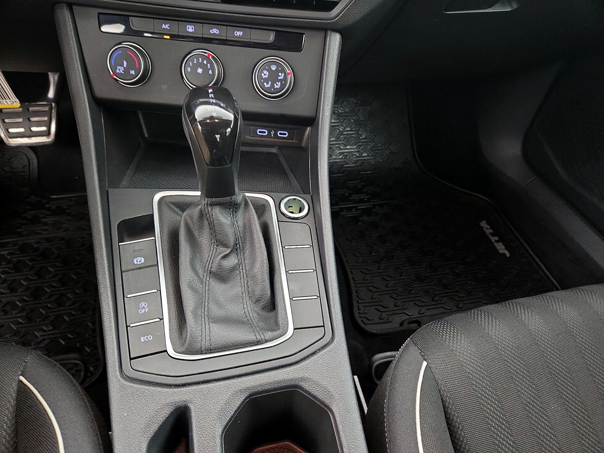 Thumbnail: 2023 Volkswagen Jetta - 17