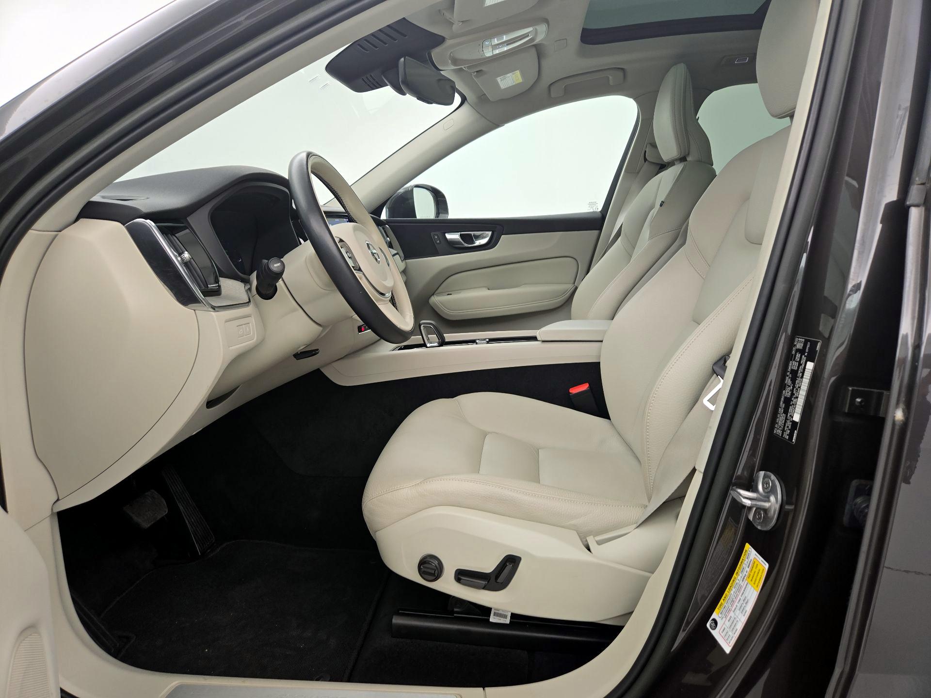 Thumbnail: 2023 Volvo XC60 - 9