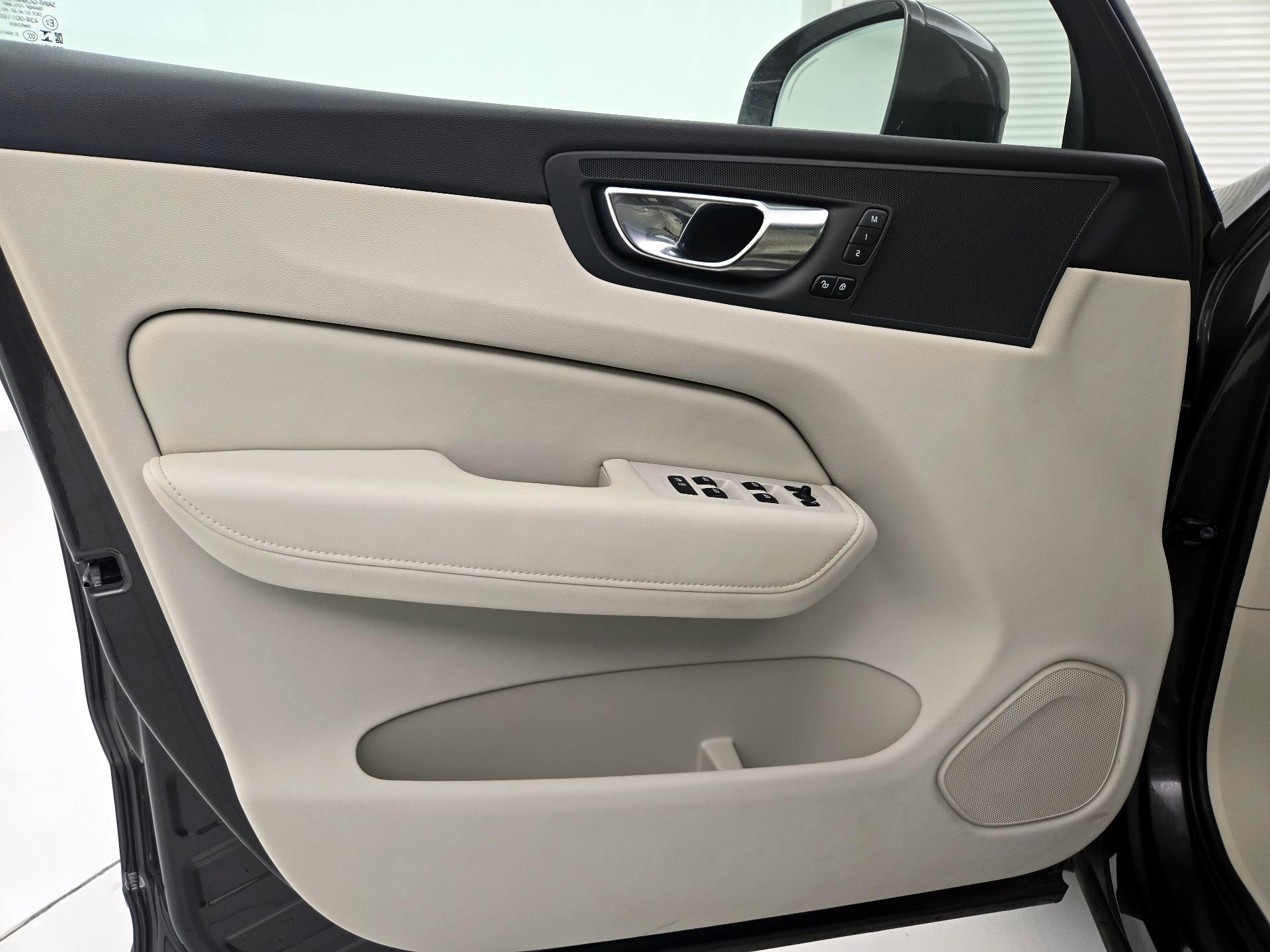 Thumbnail: 2023 Volvo XC60 - 10