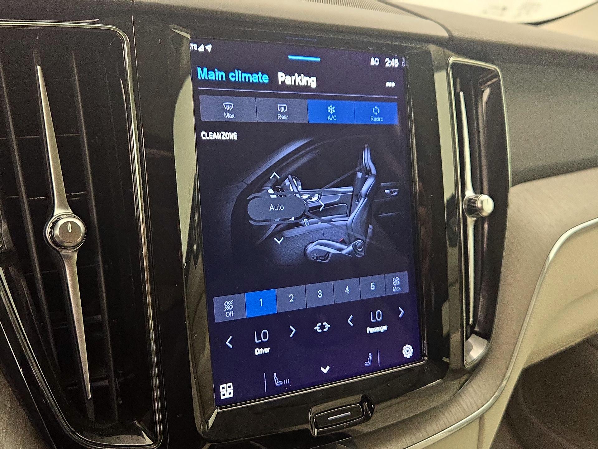 Thumbnail: 2023 Volvo XC60 - 15