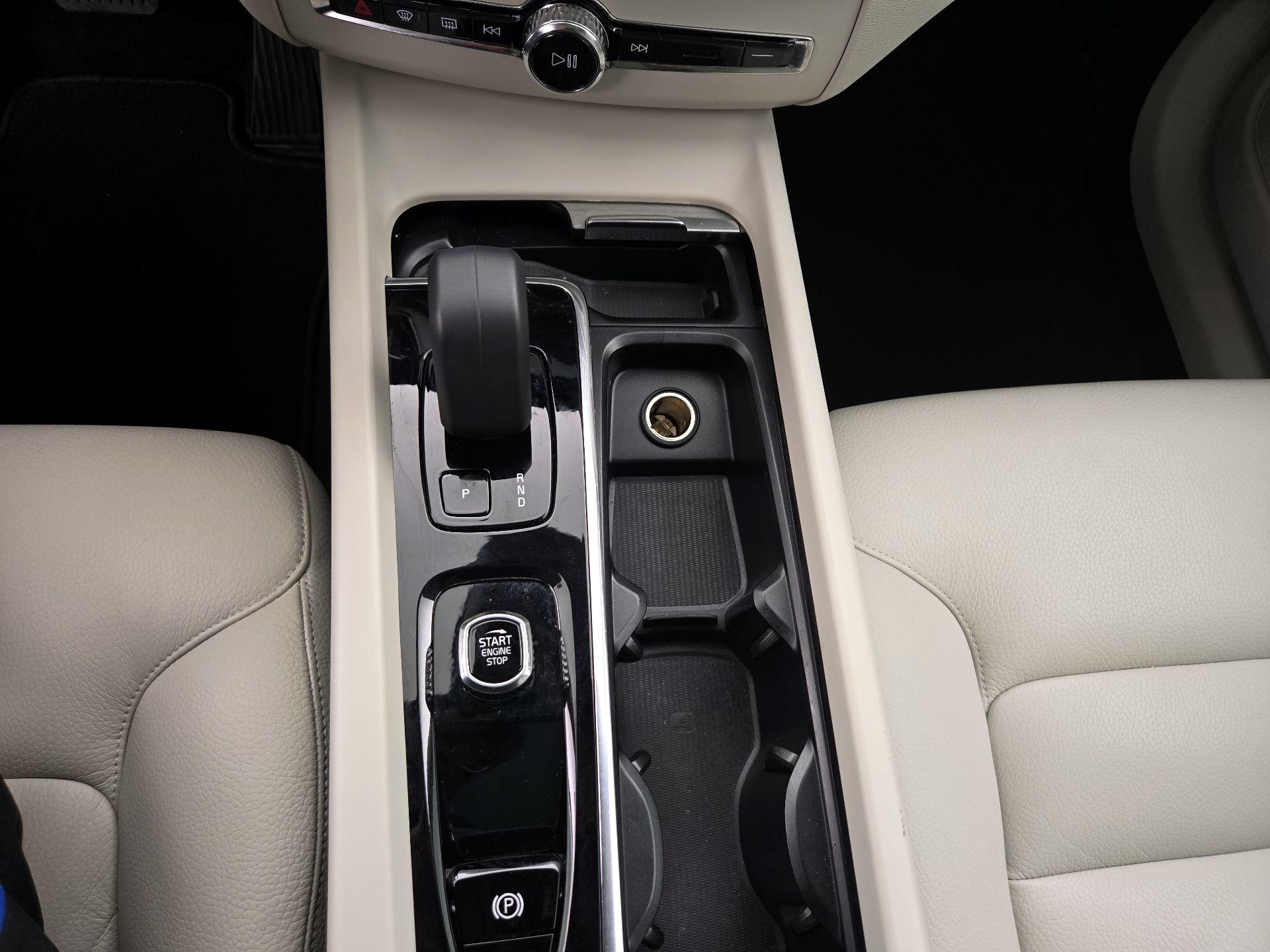 Thumbnail: 2023 Volvo XC60 - 16