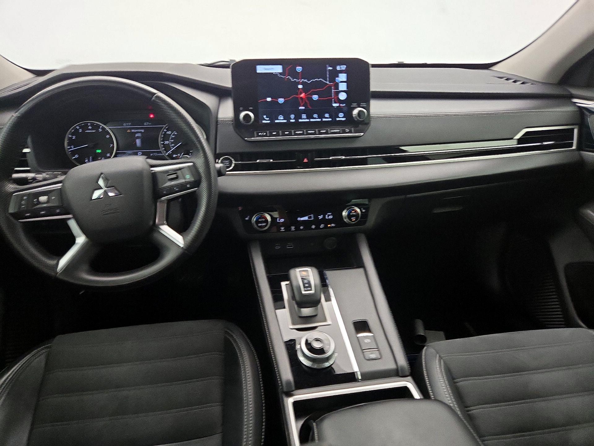 Thumbnail: 2022 Mitsubishi Outlander - 9