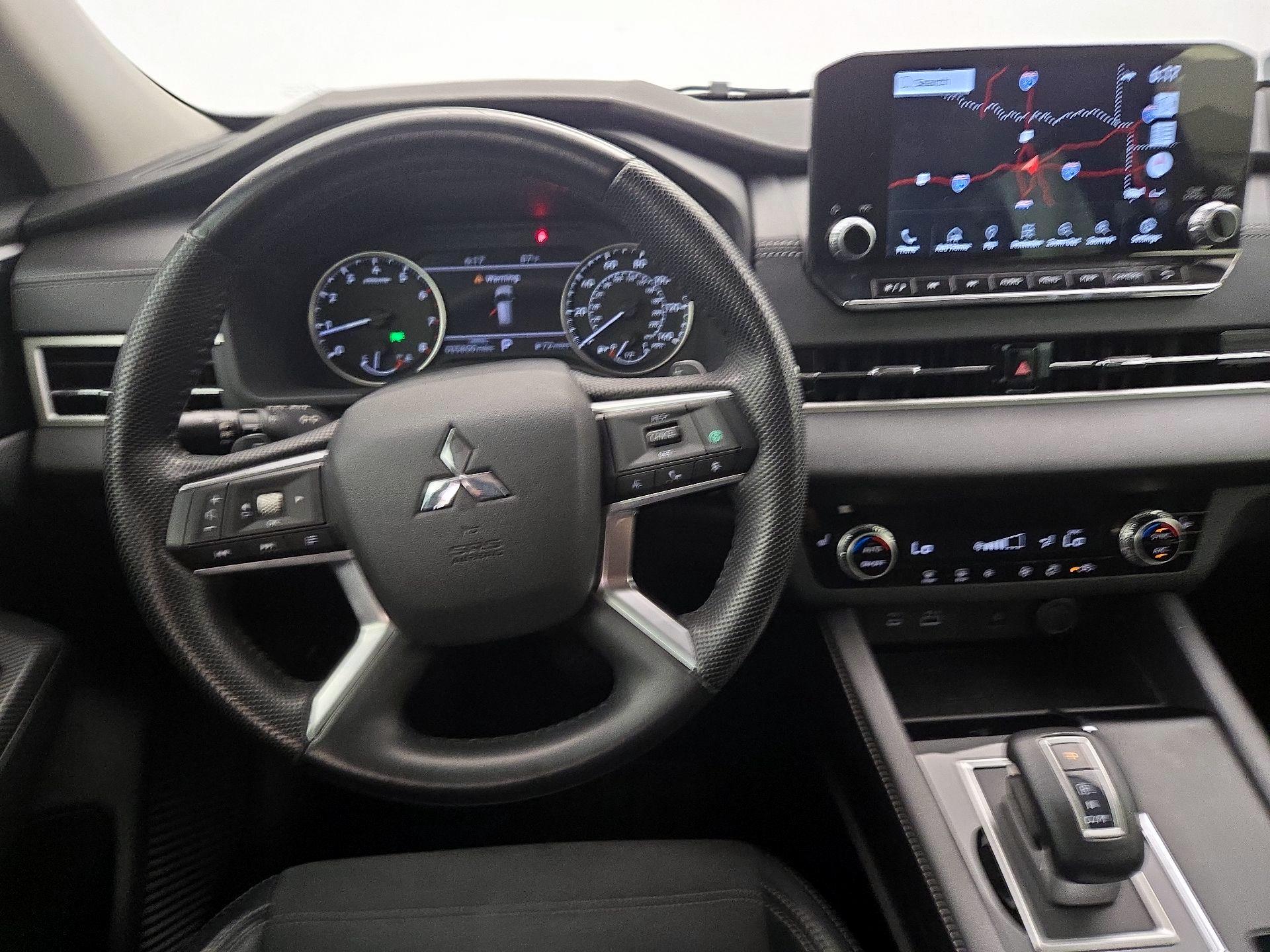 Thumbnail: 2022 Mitsubishi Outlander - 10