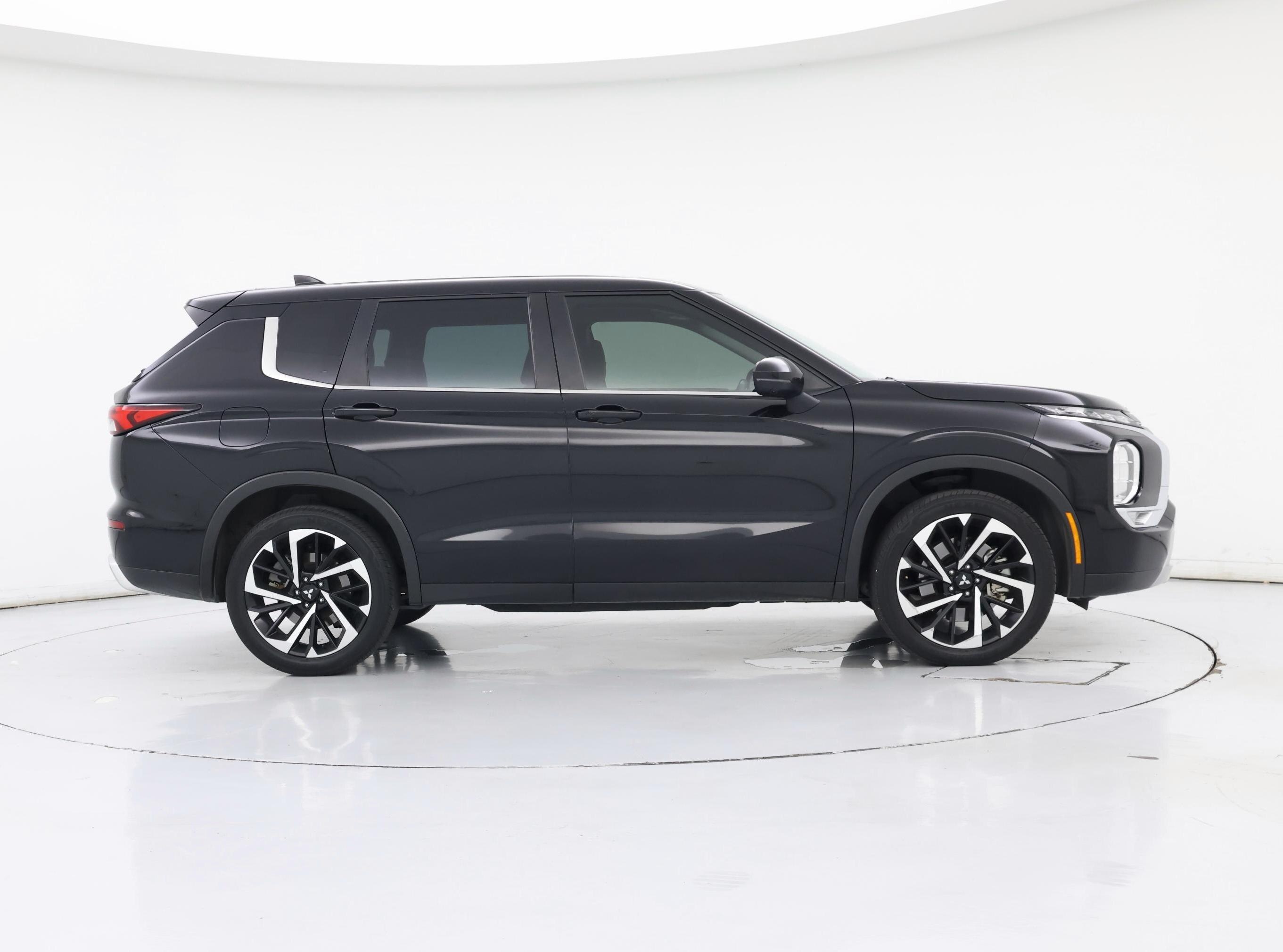 Thumbnail: 2022 Mitsubishi Outlander - 7