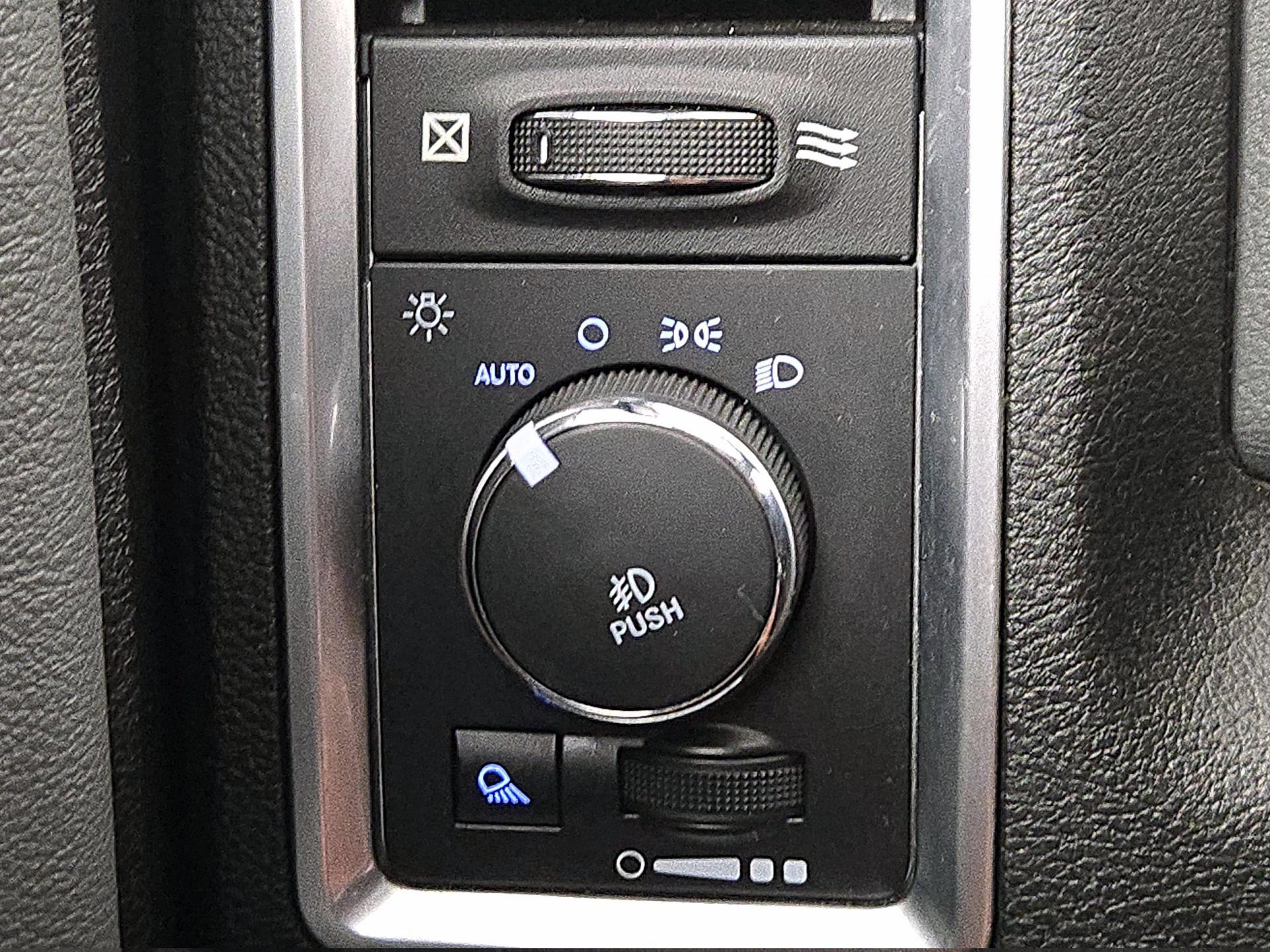 Thumbnail: 2019 RAM 1500 Classic - 13