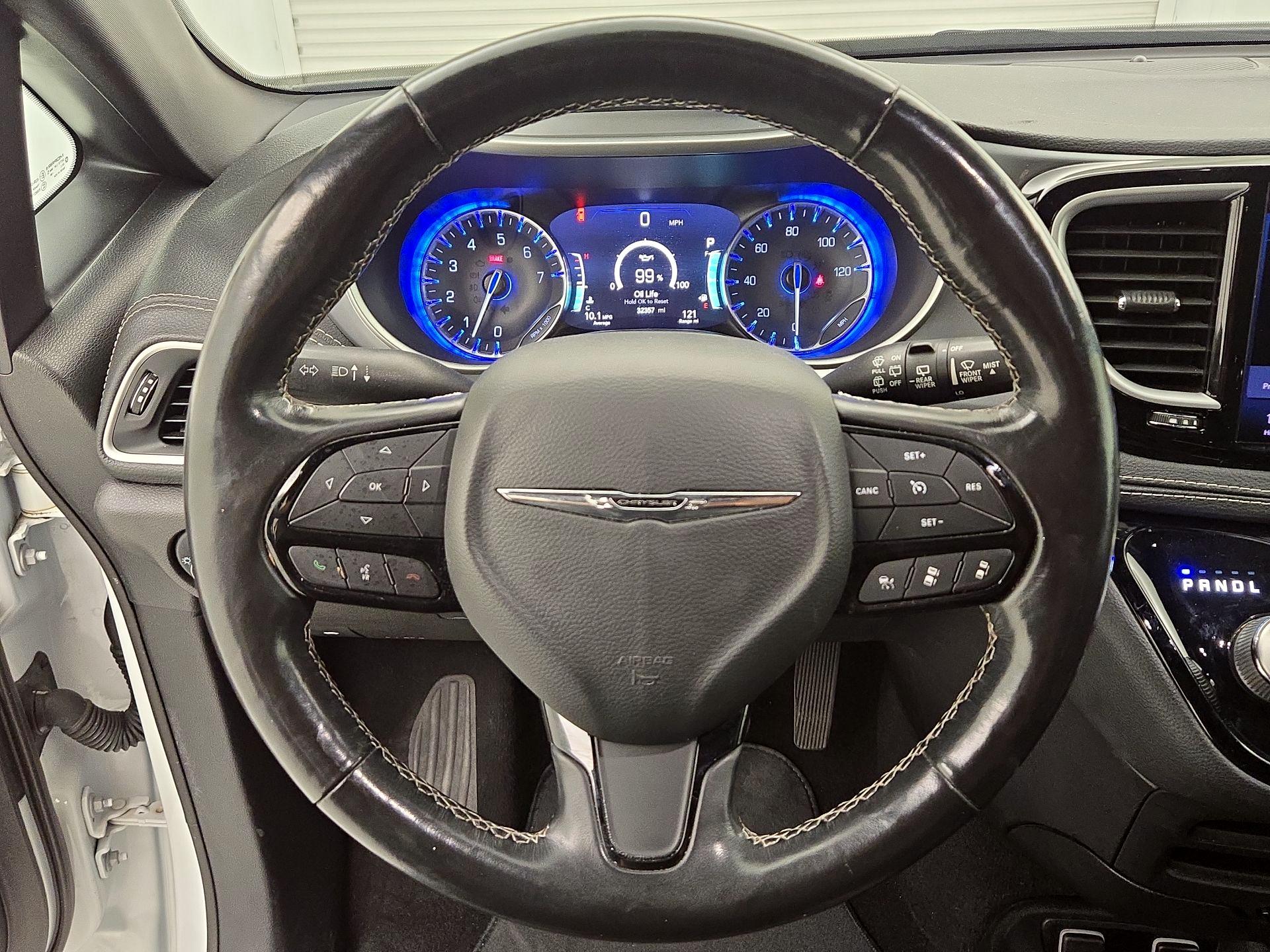 Thumbnail: 2021 Chrysler Pacifica - 10