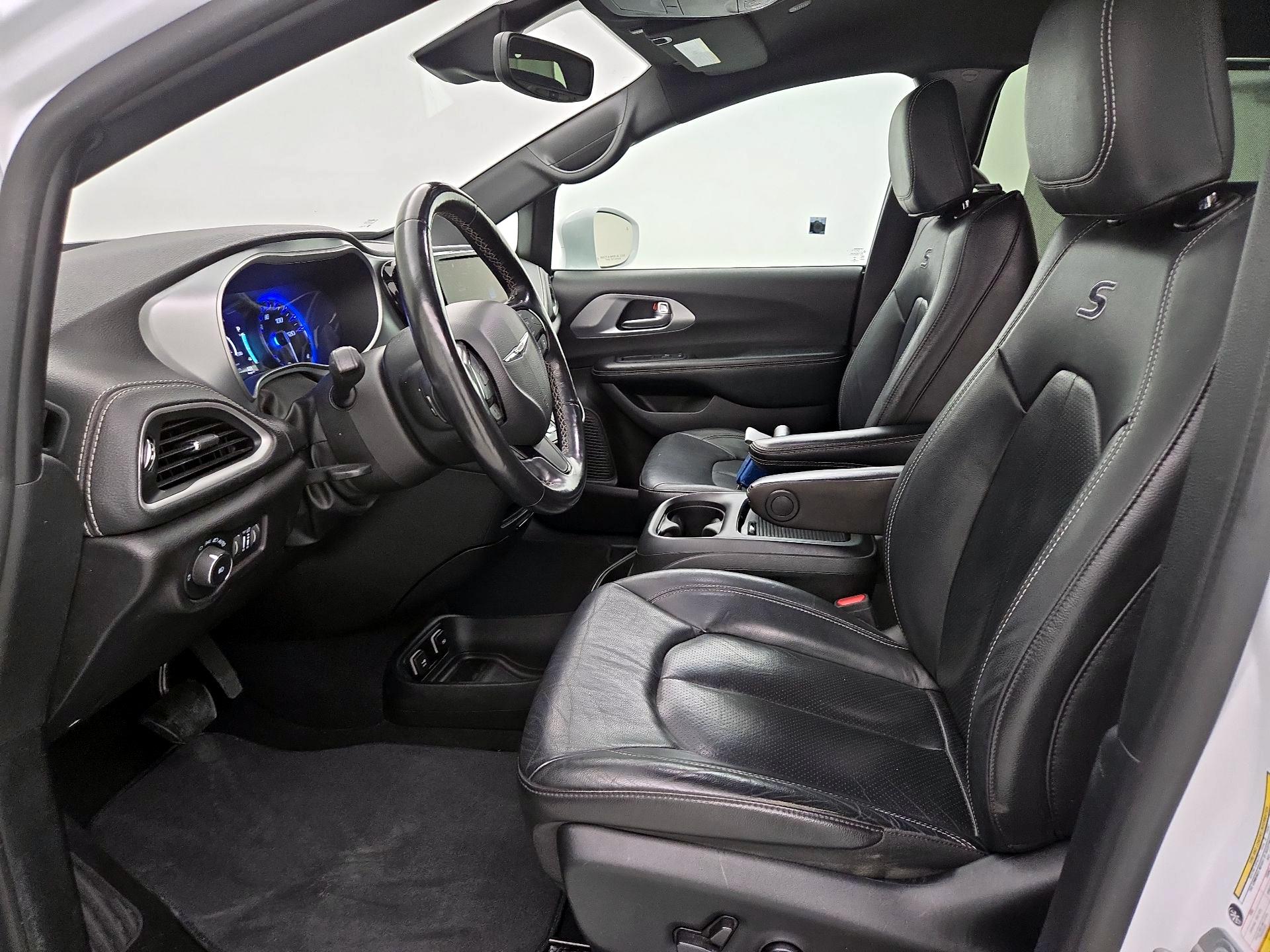 Thumbnail: 2021 Chrysler Pacifica - 11