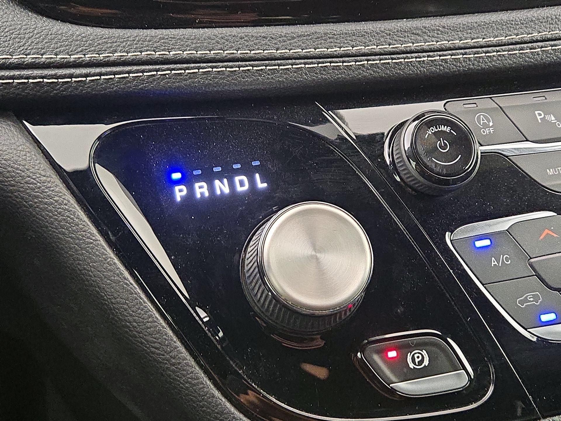 Thumbnail: 2021 Chrysler Pacifica - 17
