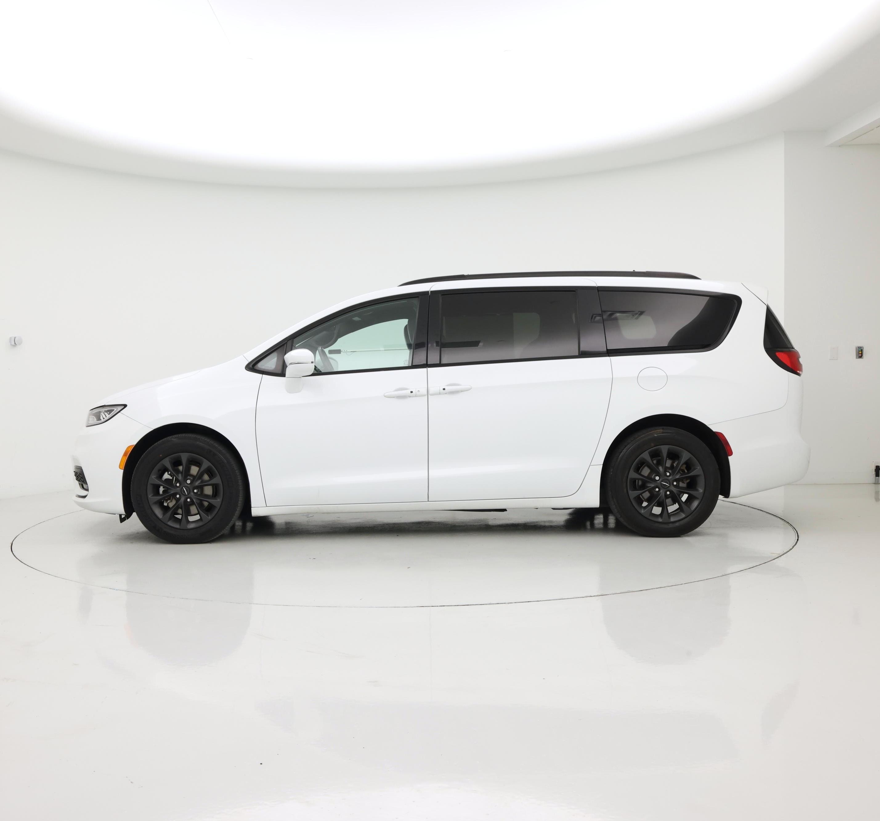 Thumbnail: 2021 Chrysler Pacifica - 3