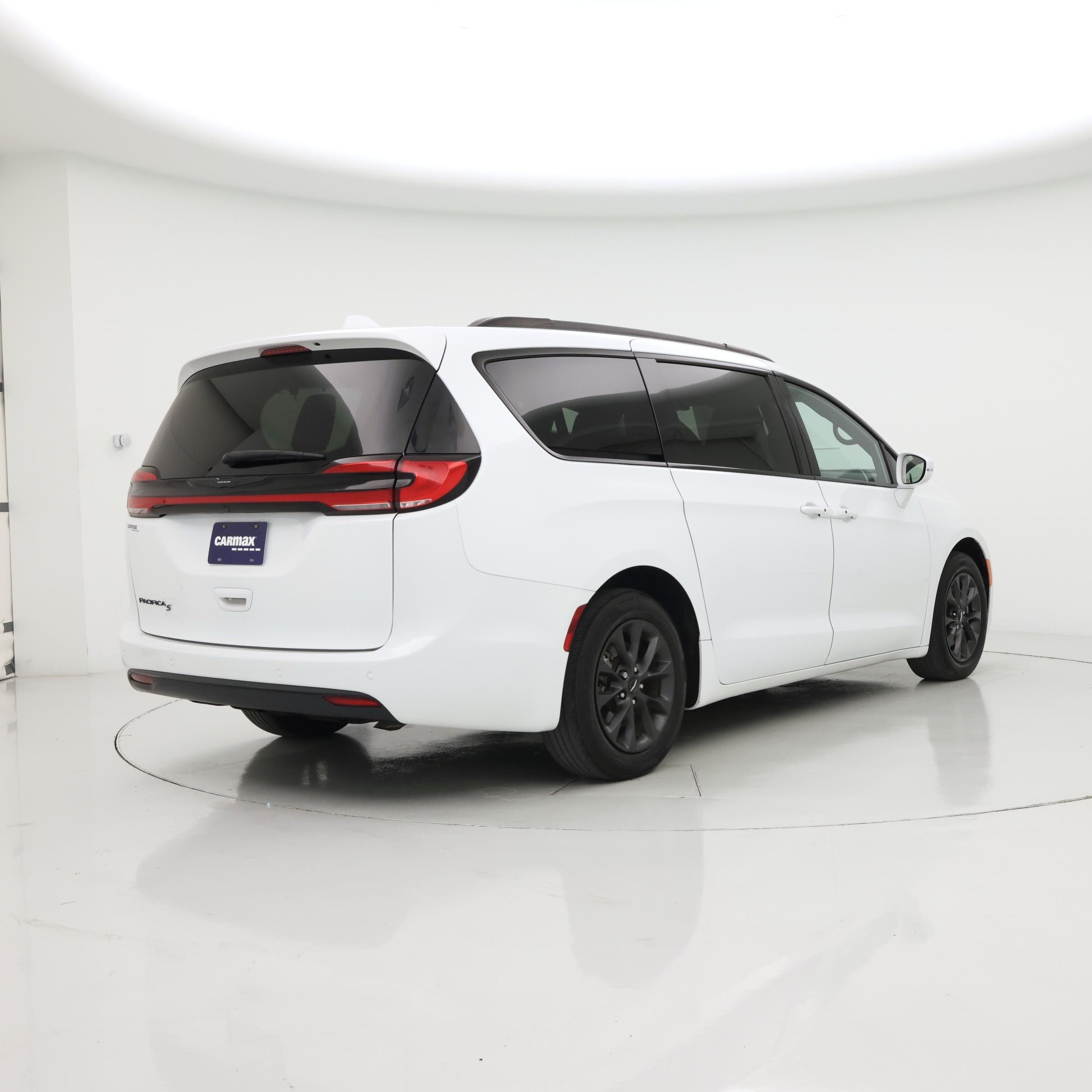 Thumbnail: 2021 Chrysler Pacifica - 8