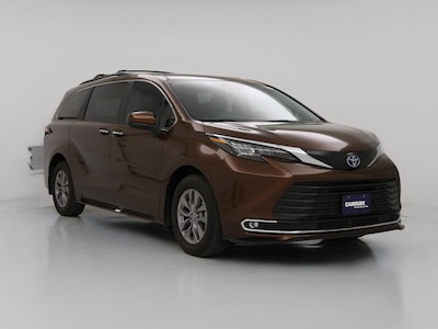 Gold 2024 Toyota Sienna Hybrid XLE