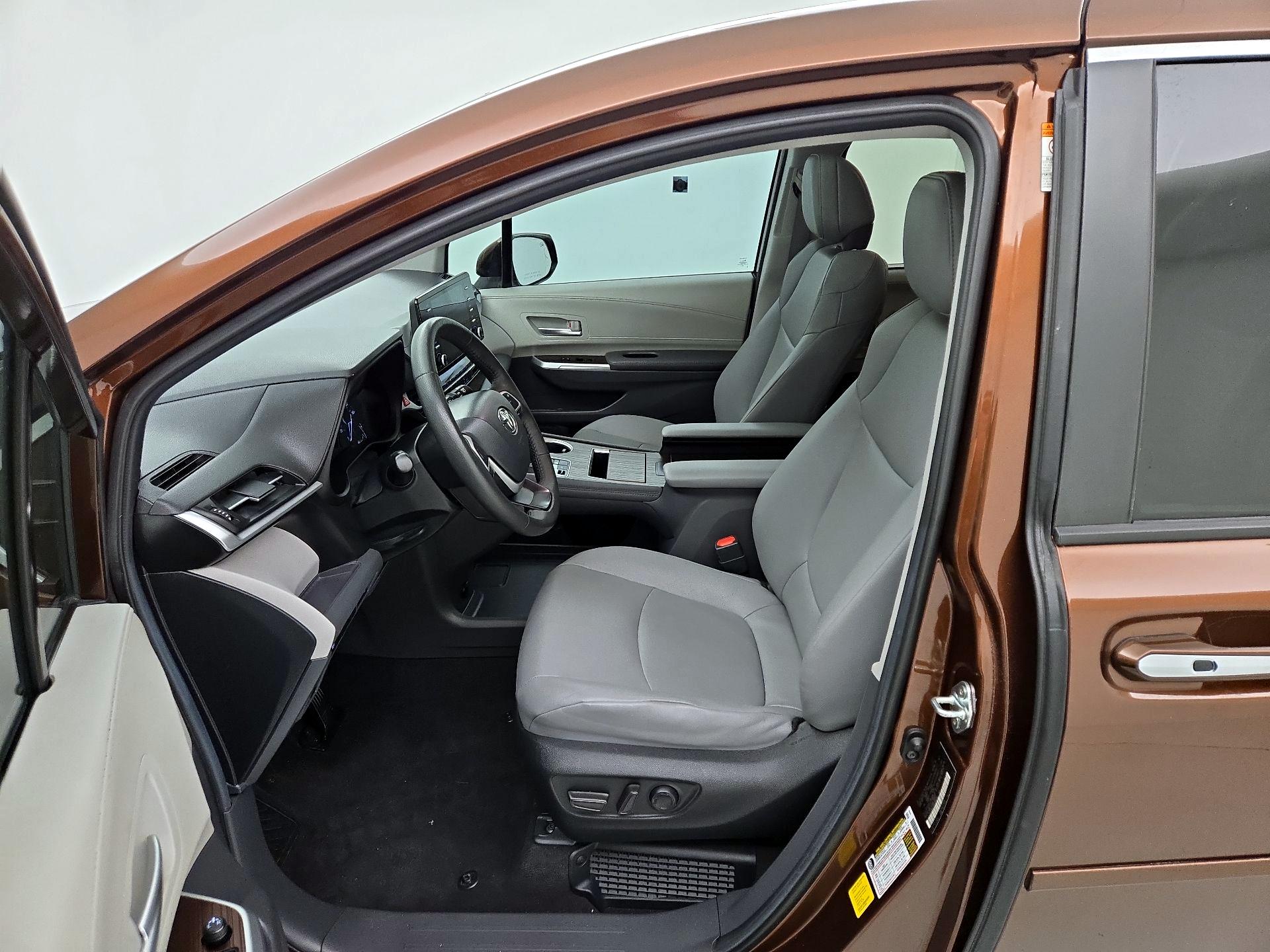 Thumbnail: 2024 Toyota Sienna - 11