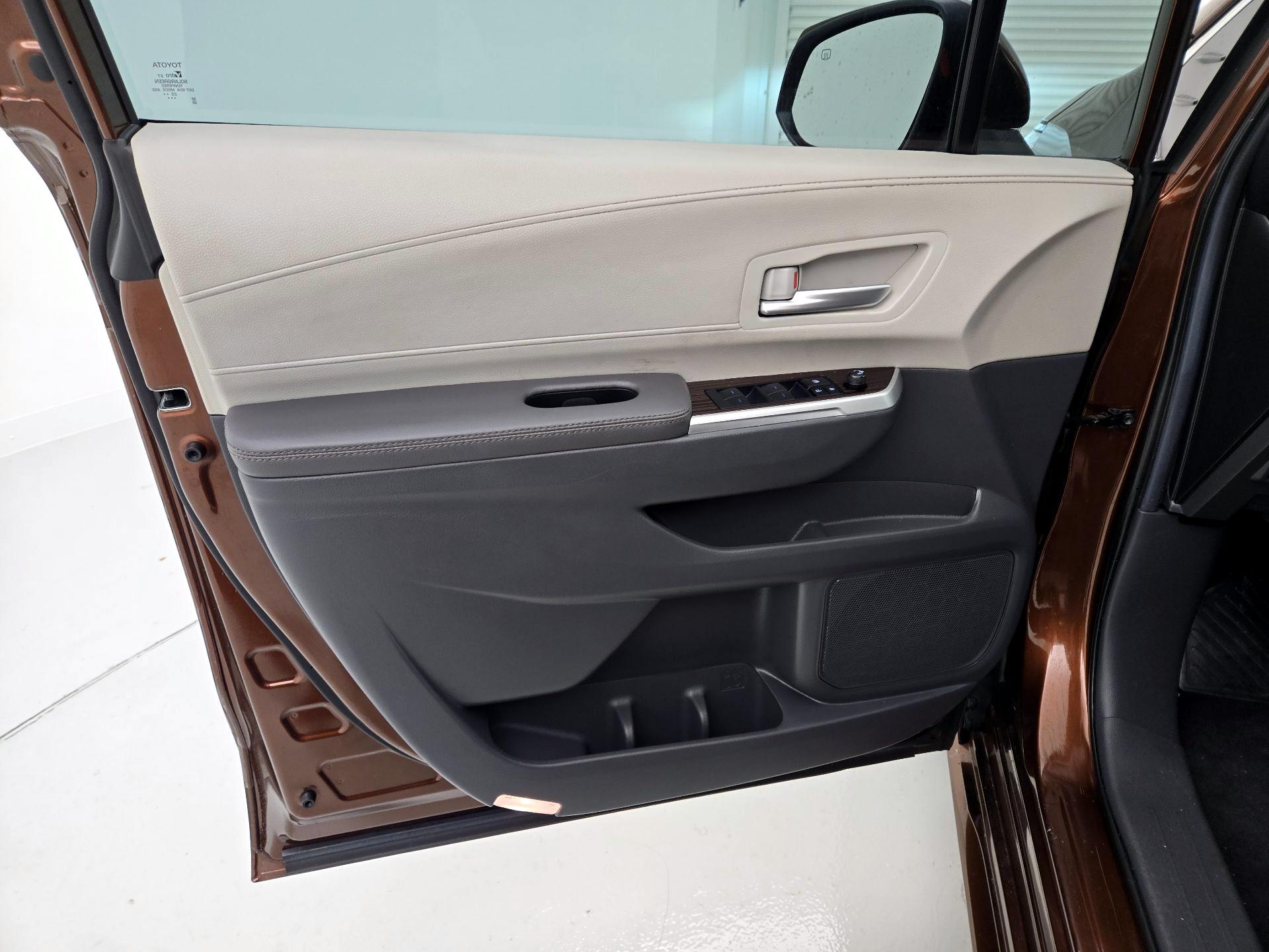 Thumbnail: 2024 Toyota Sienna - 12
