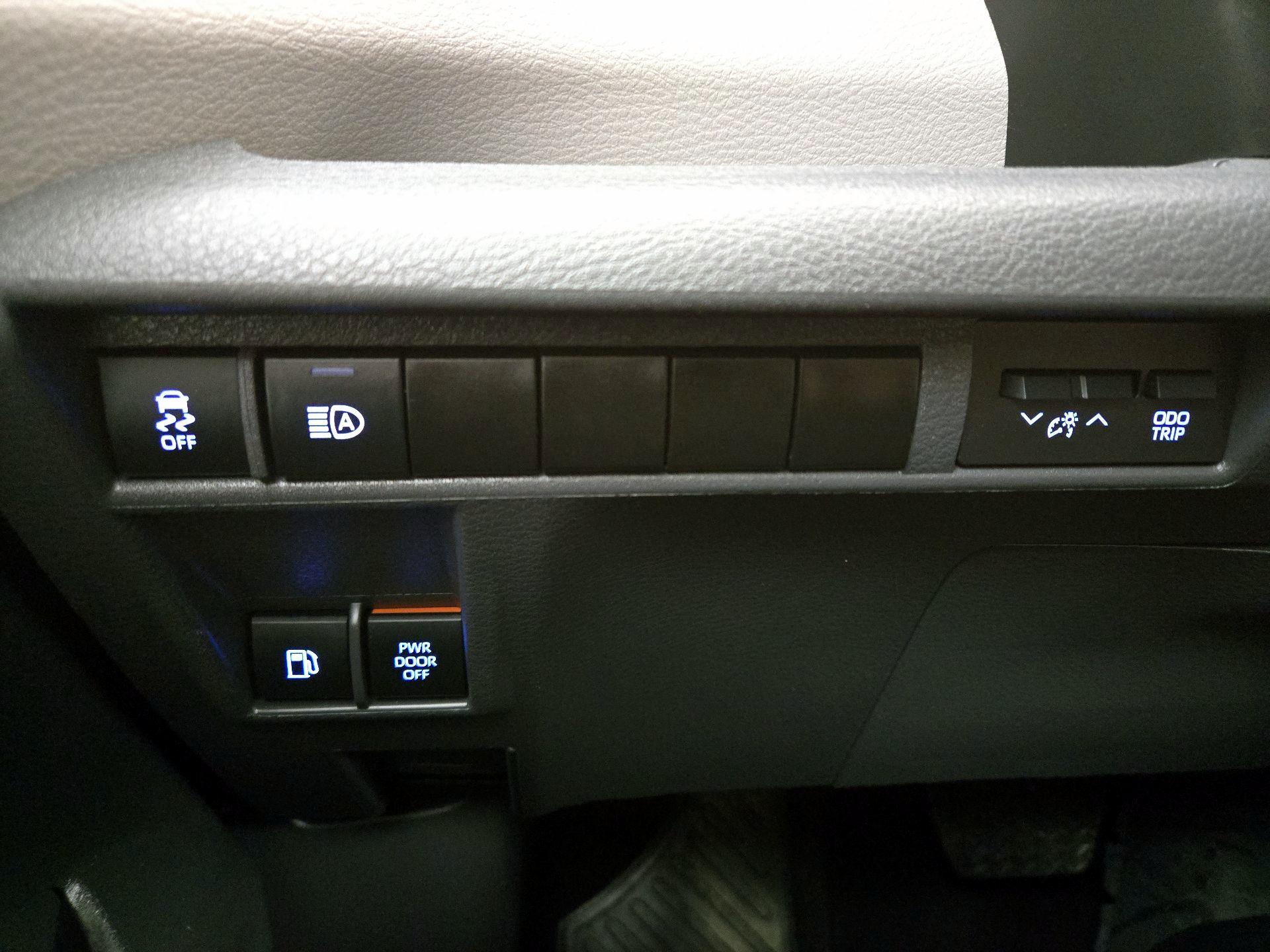 Thumbnail: 2024 Toyota Sienna - 13