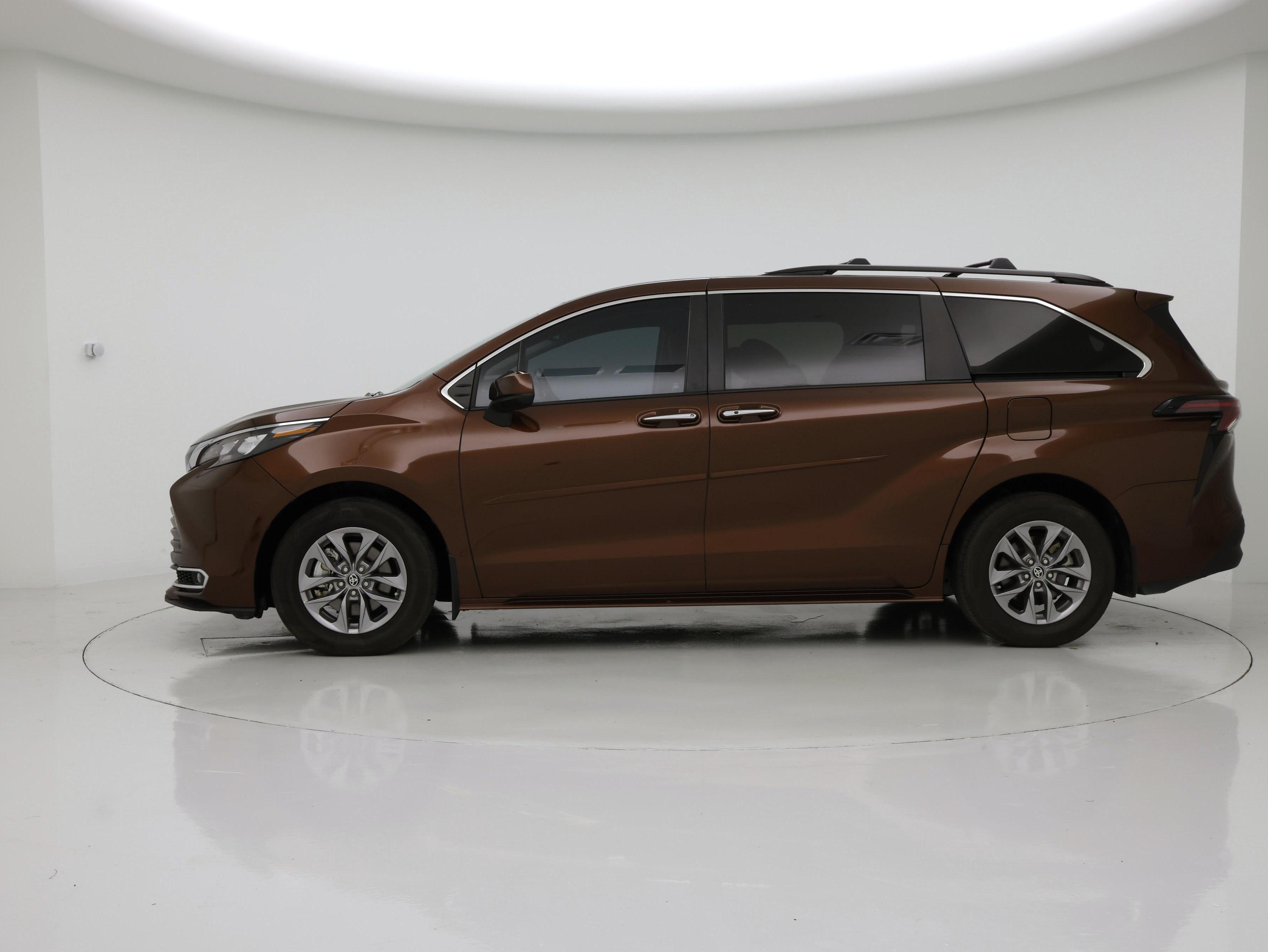 Thumbnail: 2024 Toyota Sienna - 3