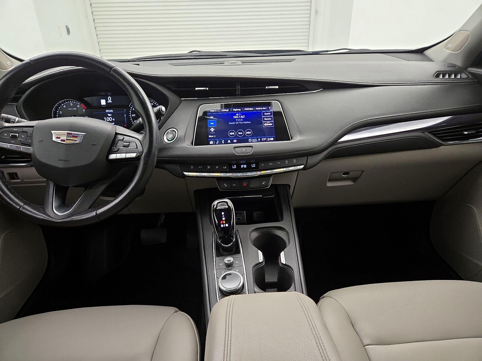 Thumbnail: 2022 Cadillac XT4 - 9