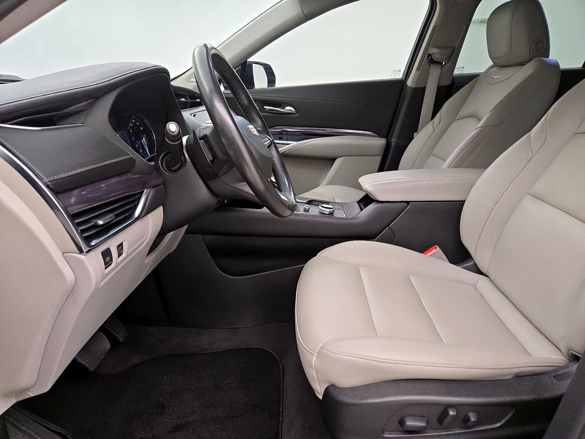 Thumbnail: 2022 Cadillac XT4 - 11