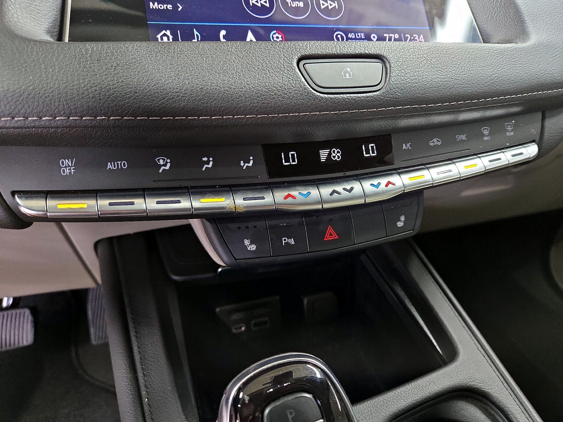 Thumbnail: 2022 Cadillac XT4 - 16
