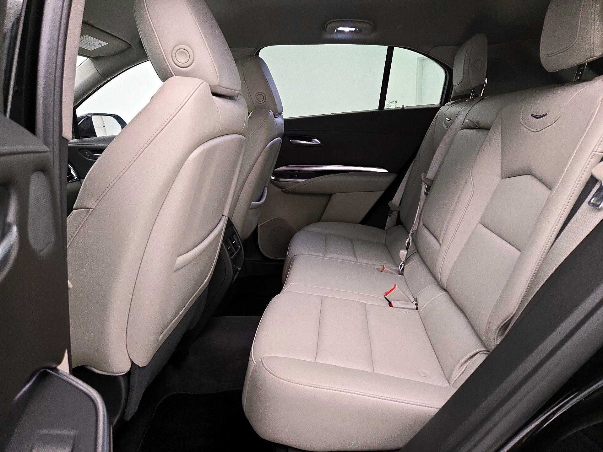 Thumbnail: 2022 Cadillac XT4 - 19