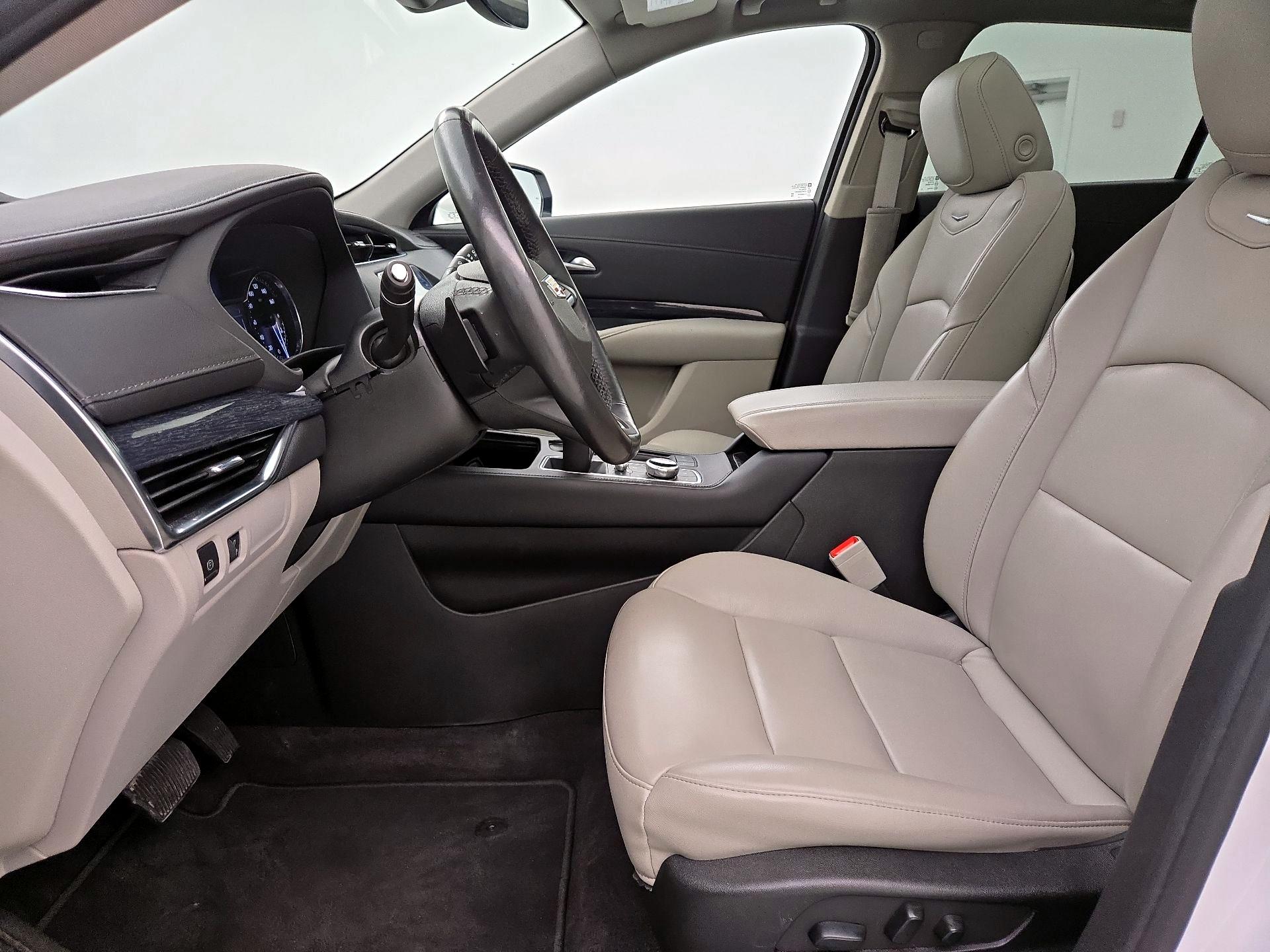 Thumbnail: 2023 Cadillac XT4 - 11