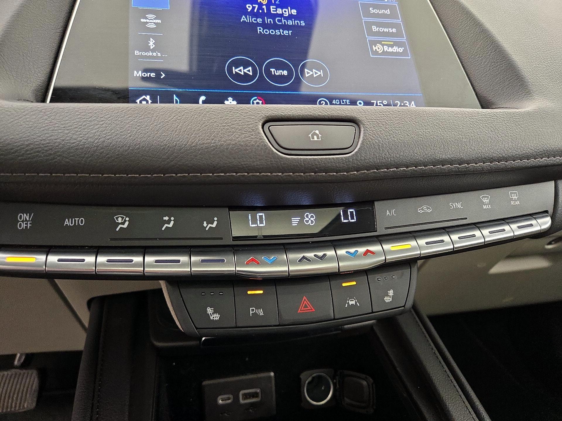 Thumbnail: 2023 Cadillac XT4 - 16