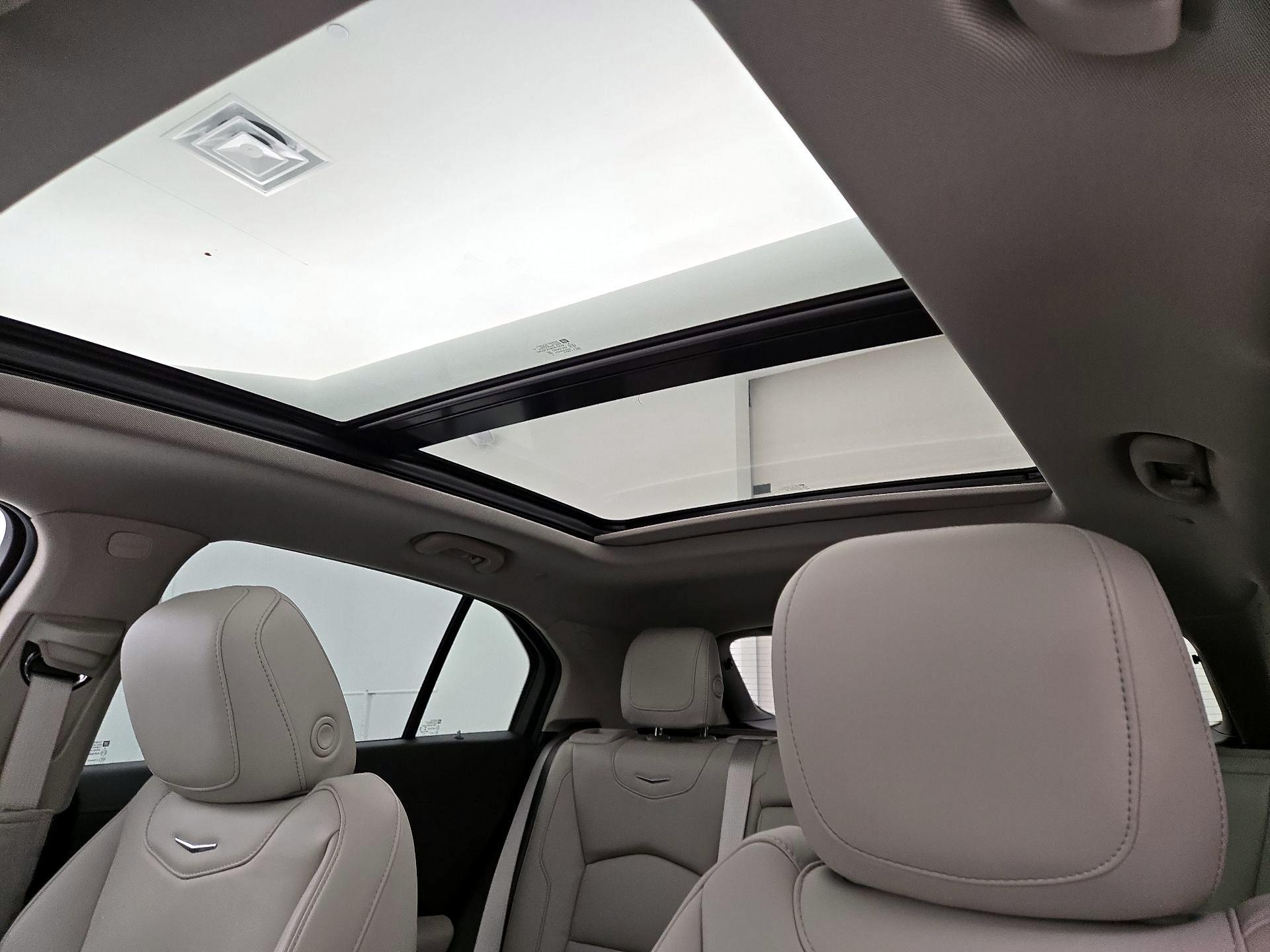 Thumbnail: 2023 Cadillac XT4 - 19