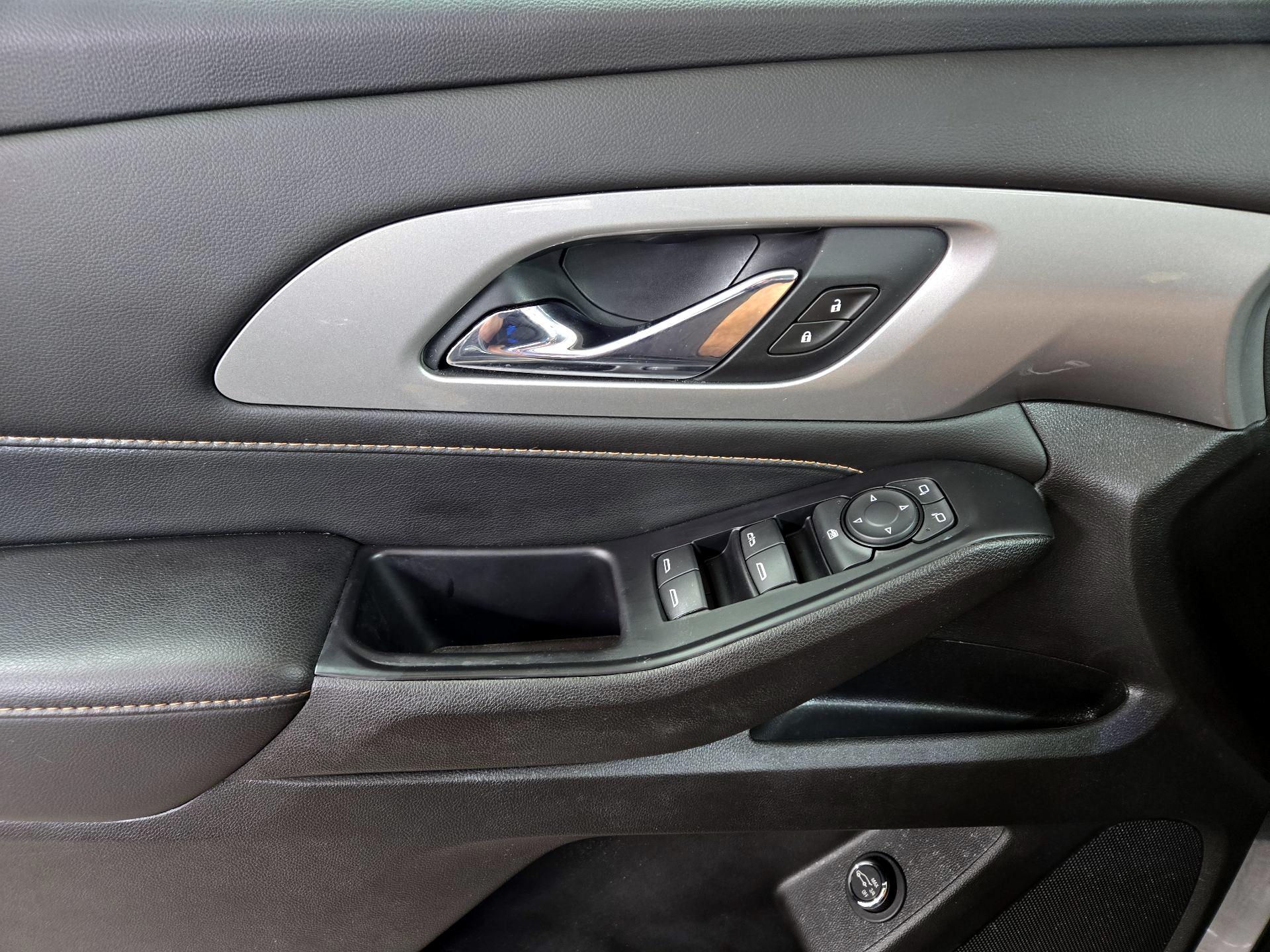 Thumbnail: 2021 Chevrolet Traverse - 12