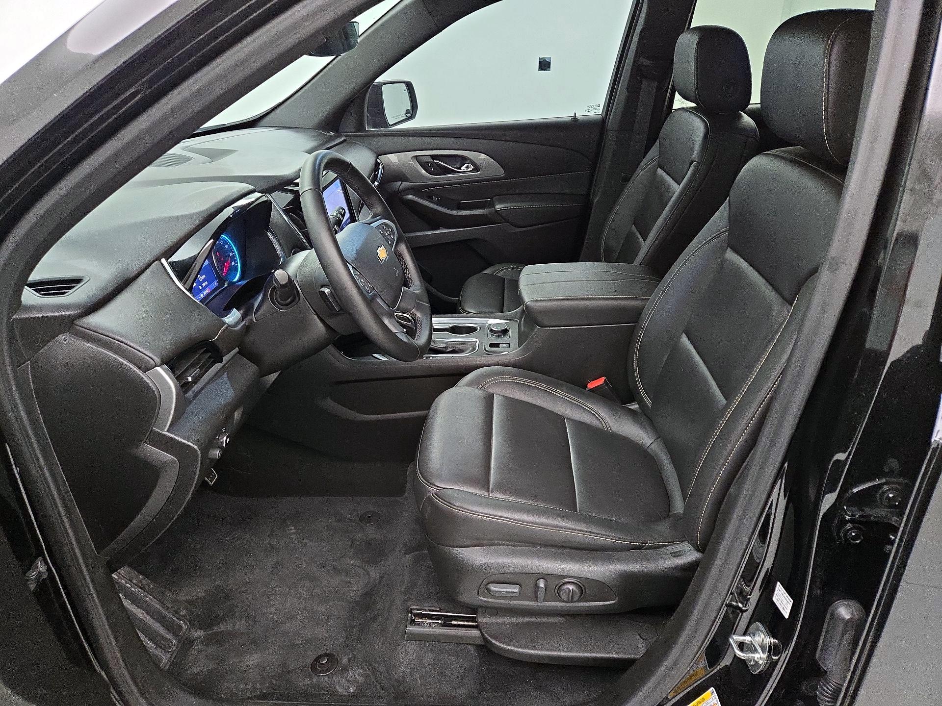 Thumbnail: 2023 Chevrolet Traverse - 11