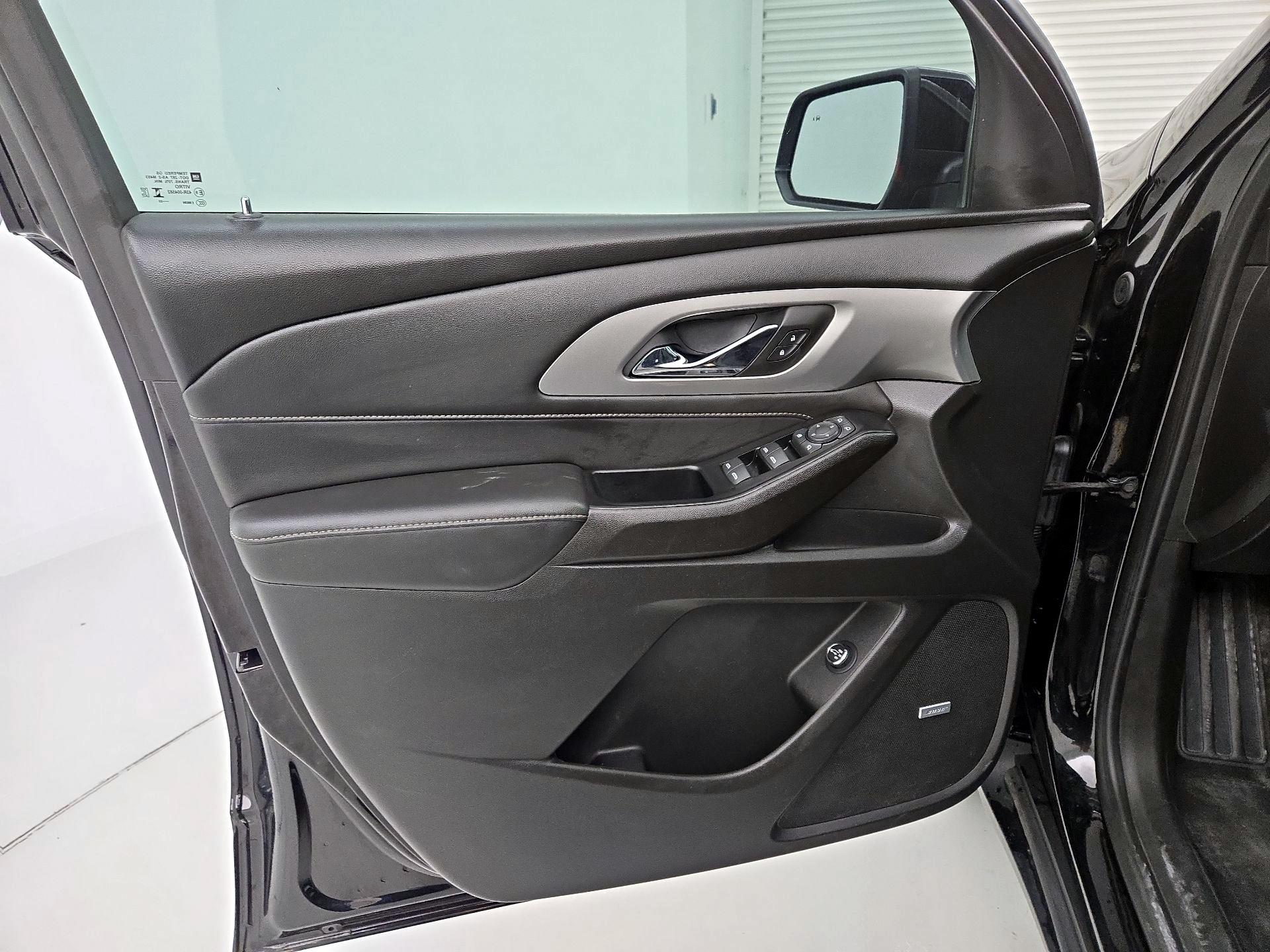 Thumbnail: 2023 Chevrolet Traverse - 12