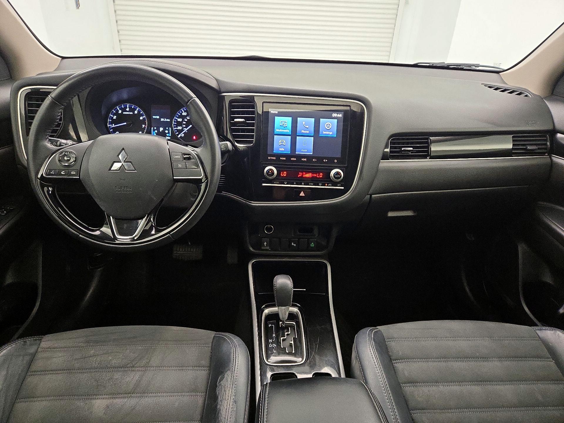 Thumbnail: 2020 Mitsubishi Outlander - 9
