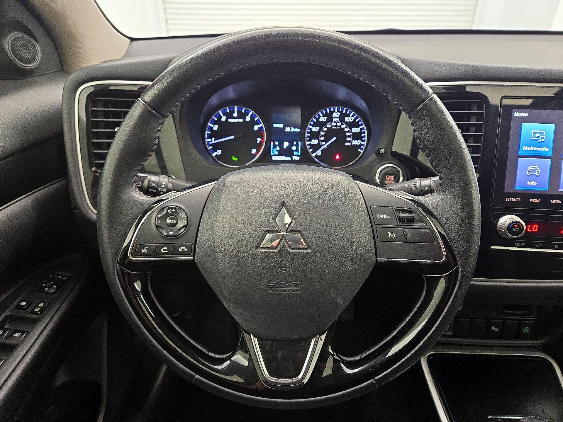 Thumbnail: 2020 Mitsubishi Outlander - 10