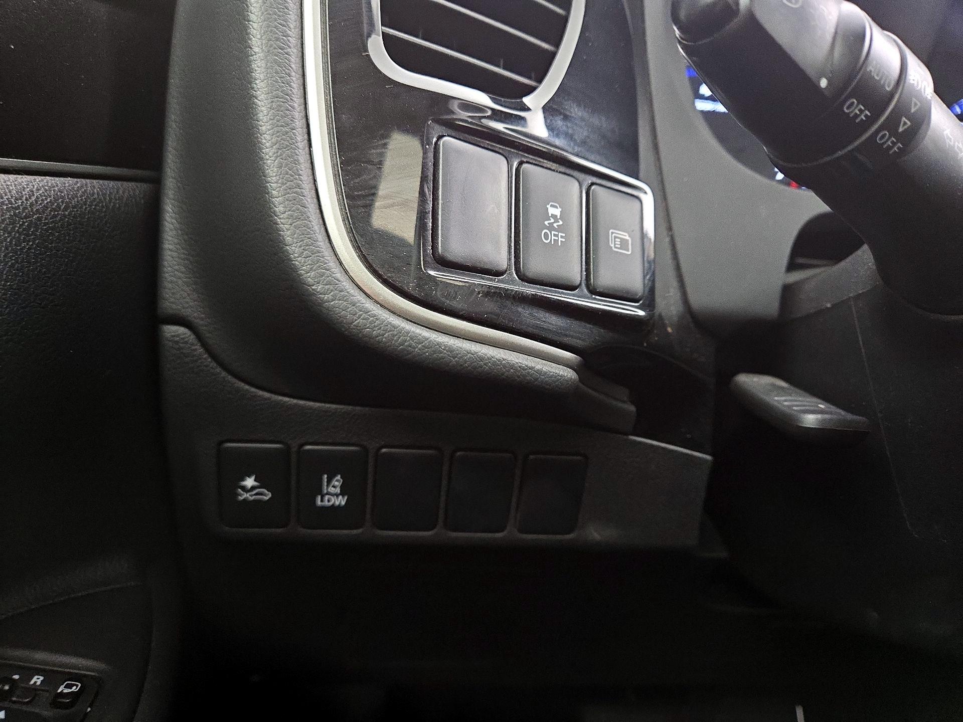 Thumbnail: 2020 Mitsubishi Outlander - 13