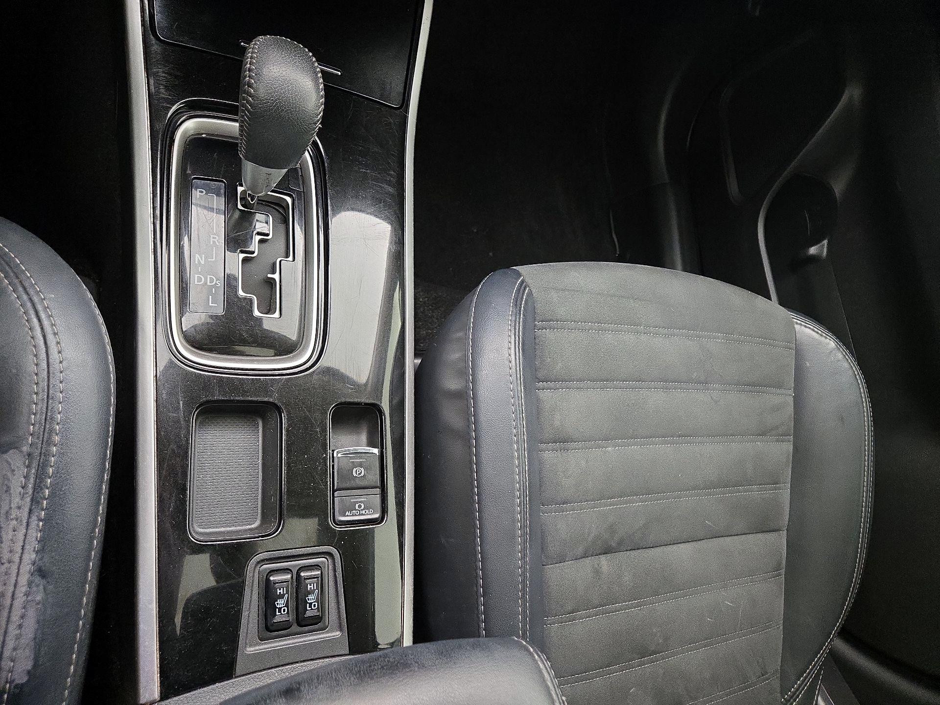 Thumbnail: 2020 Mitsubishi Outlander - 17