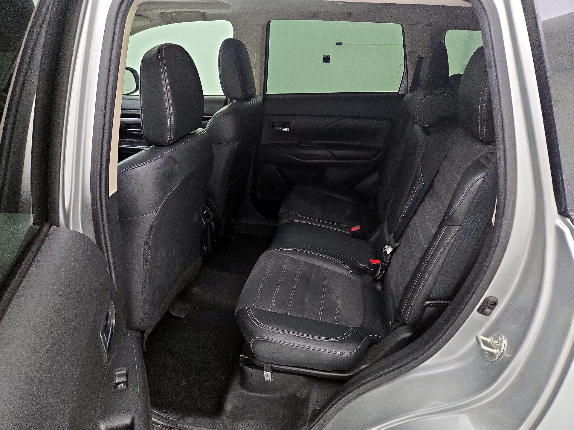 Thumbnail: 2020 Mitsubishi Outlander - 20