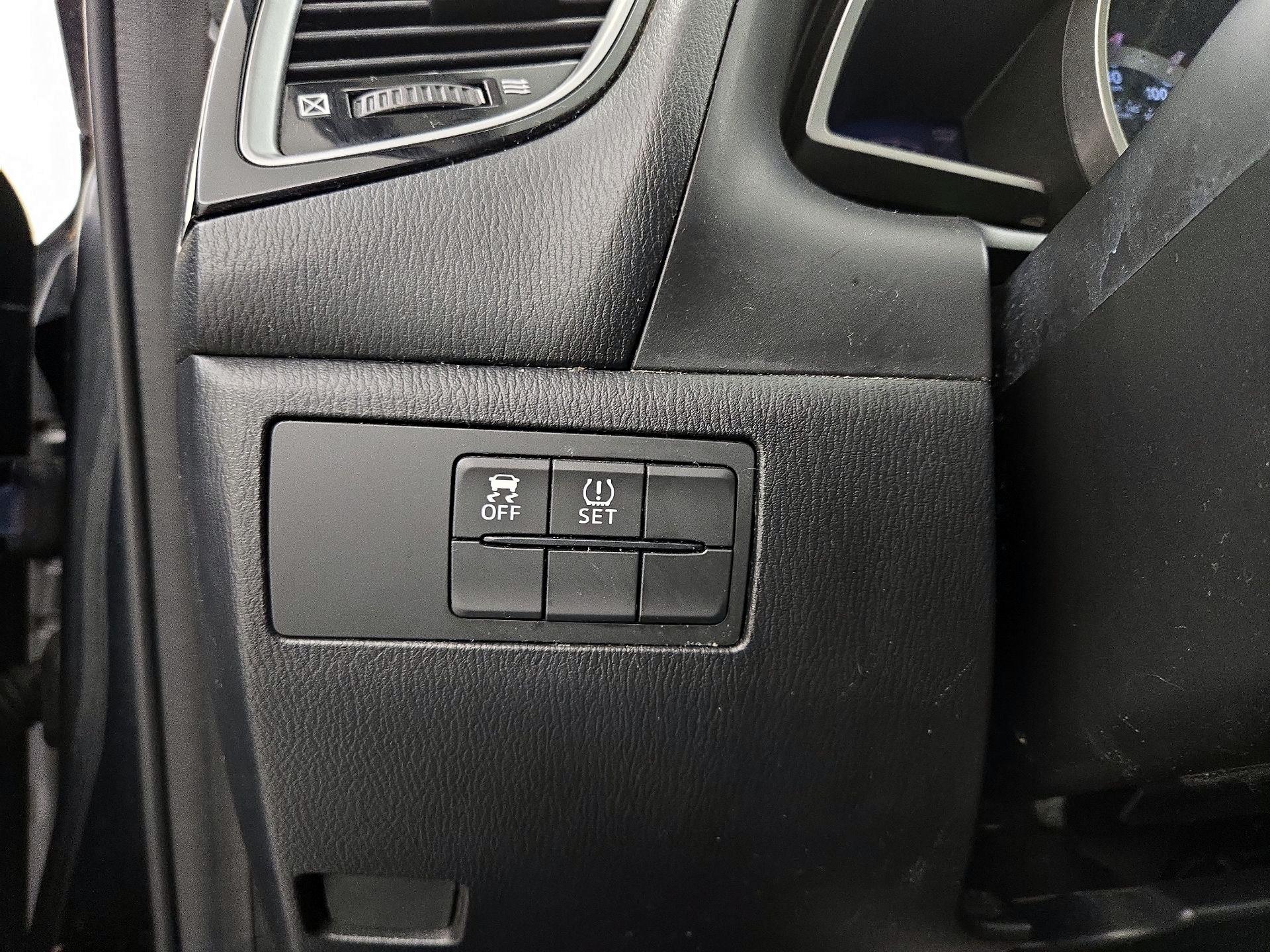 Thumbnail: 2014 Mazda Mazda3 - 13