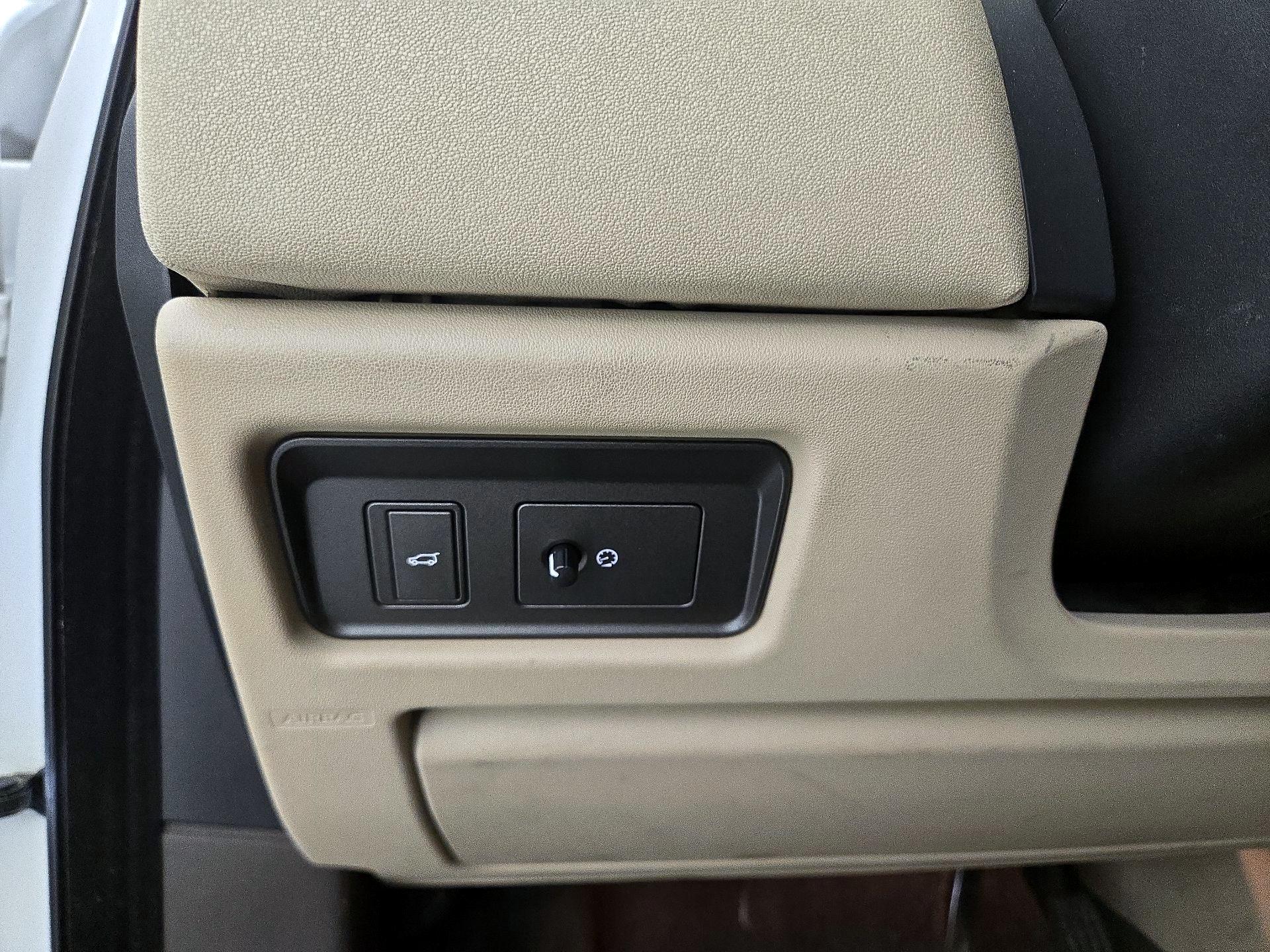 Thumbnail: 2018 Land Rover Range Rover Evoque - 13