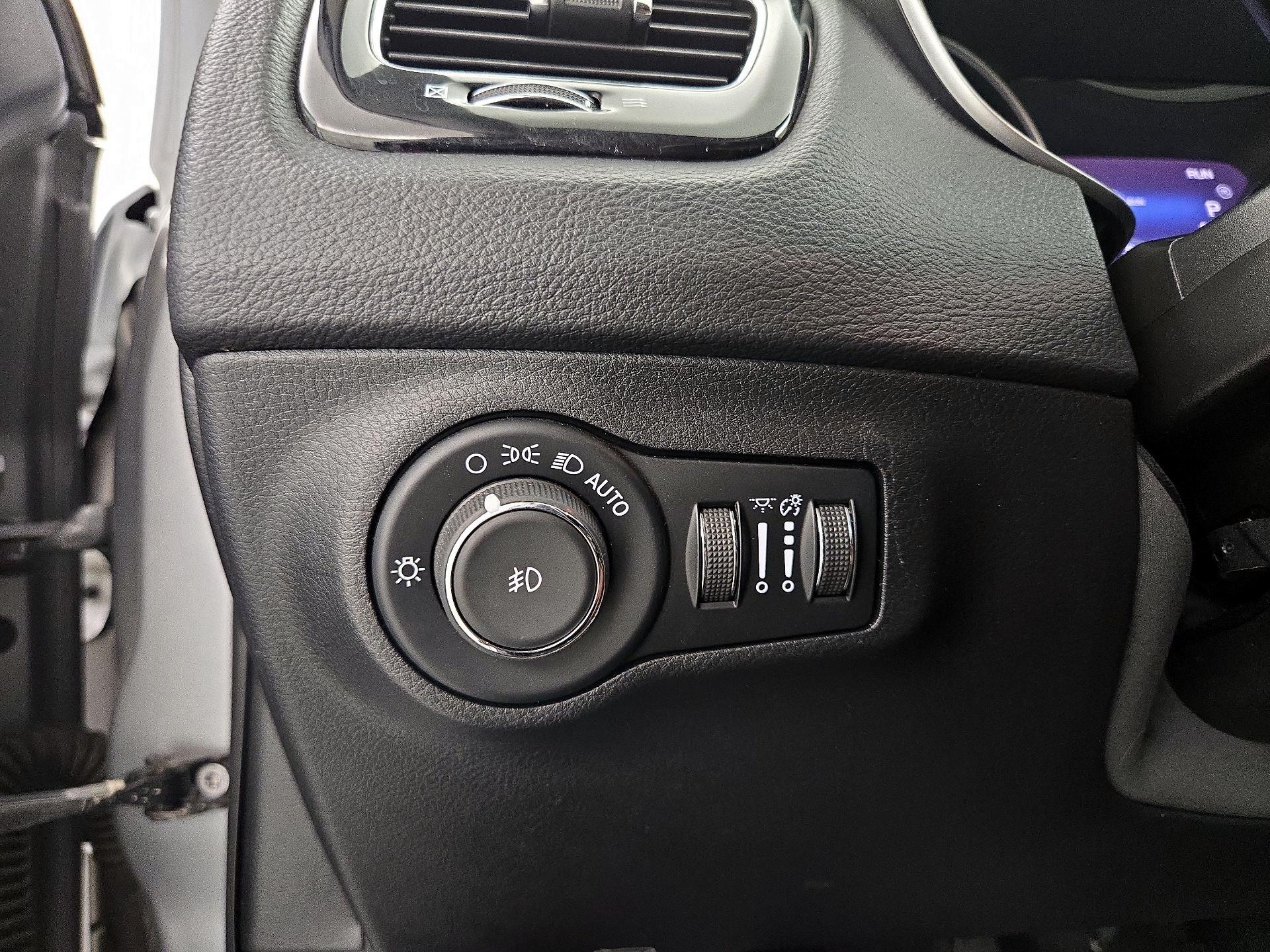 Thumbnail: 2019 Jeep Compass - 13