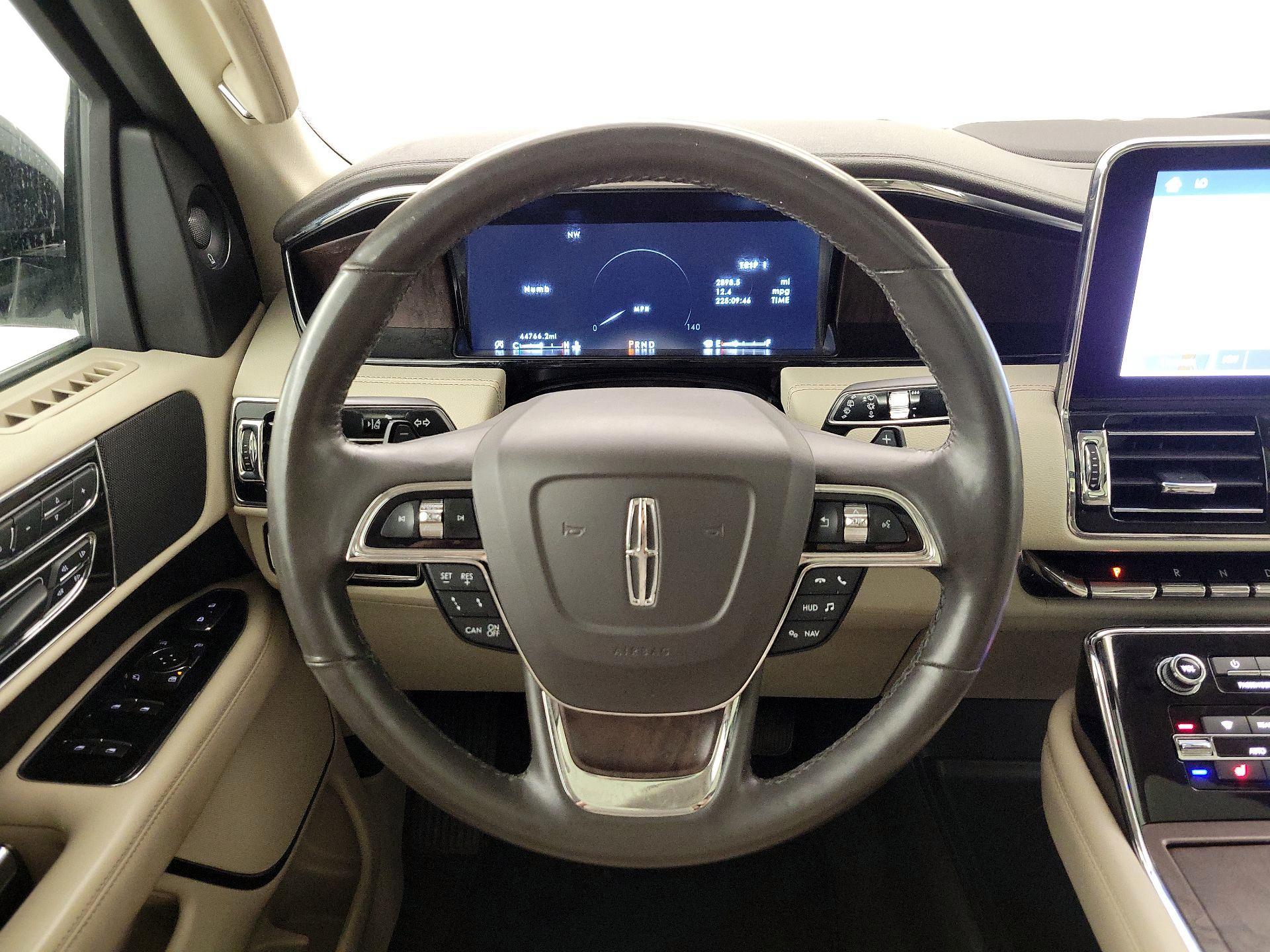 Thumbnail: 2019 Lincoln Navigator L - 10