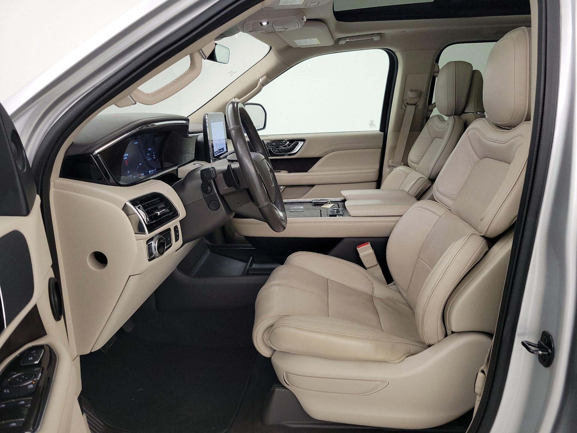 Thumbnail: 2019 Lincoln Navigator L - 11