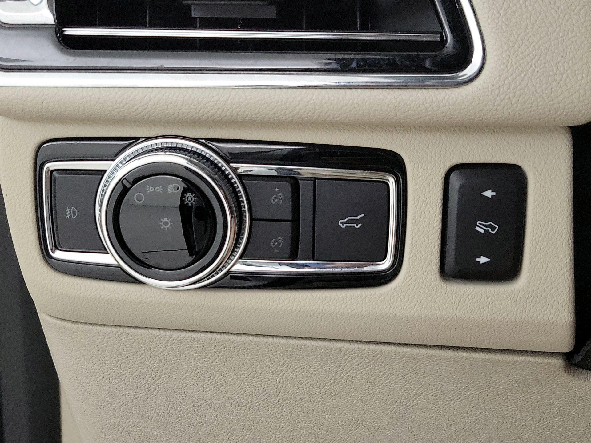 Thumbnail: 2019 Lincoln Navigator L - 13