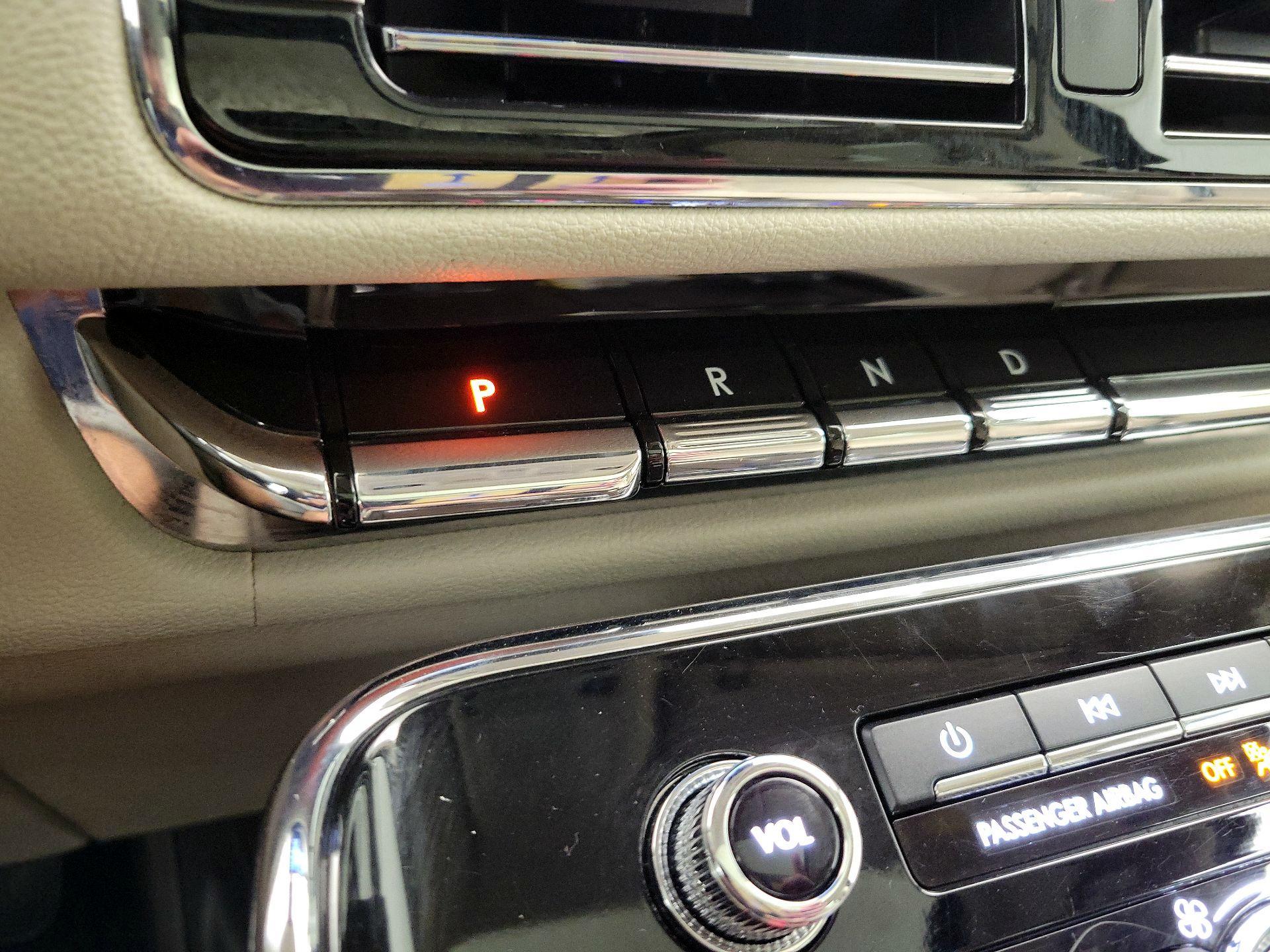 Thumbnail: 2019 Lincoln Navigator L - 18