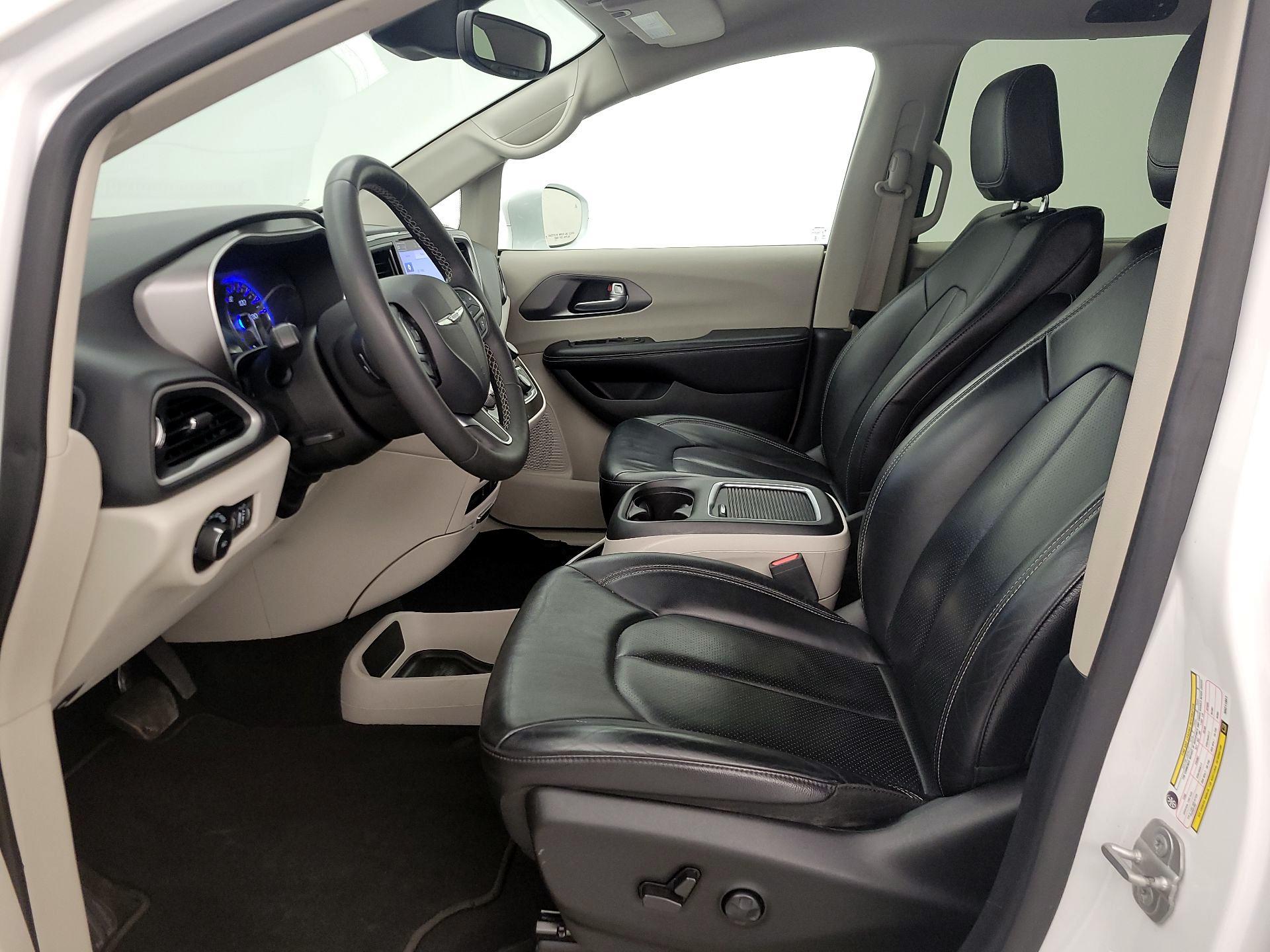 Thumbnail: 2022 Chrysler Pacifica - 11