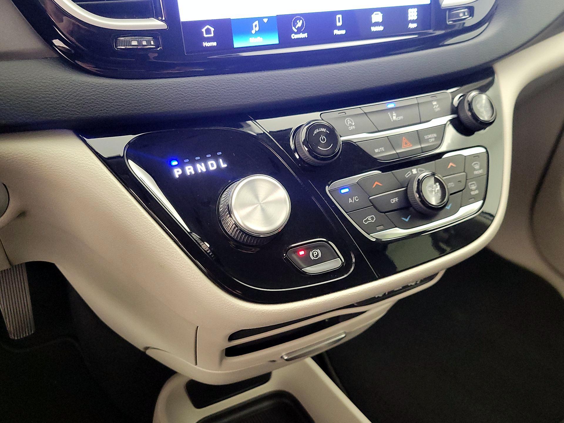 Thumbnail: 2022 Chrysler Pacifica - 17