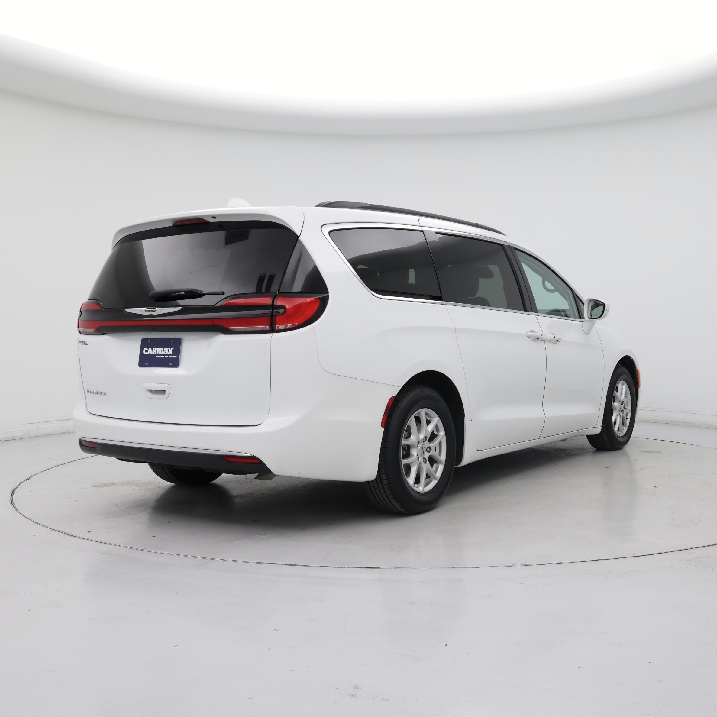 Thumbnail: 2022 Chrysler Pacifica - 8