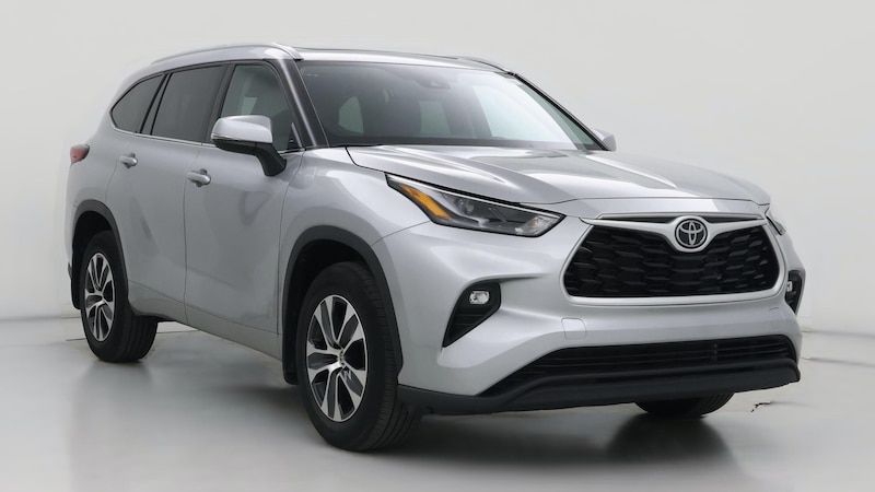 2022 Toyota Highlander XLE Hero Image