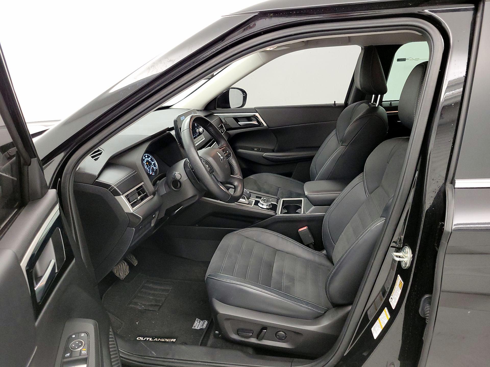 Thumbnail: 2022 Mitsubishi Outlander - 11
